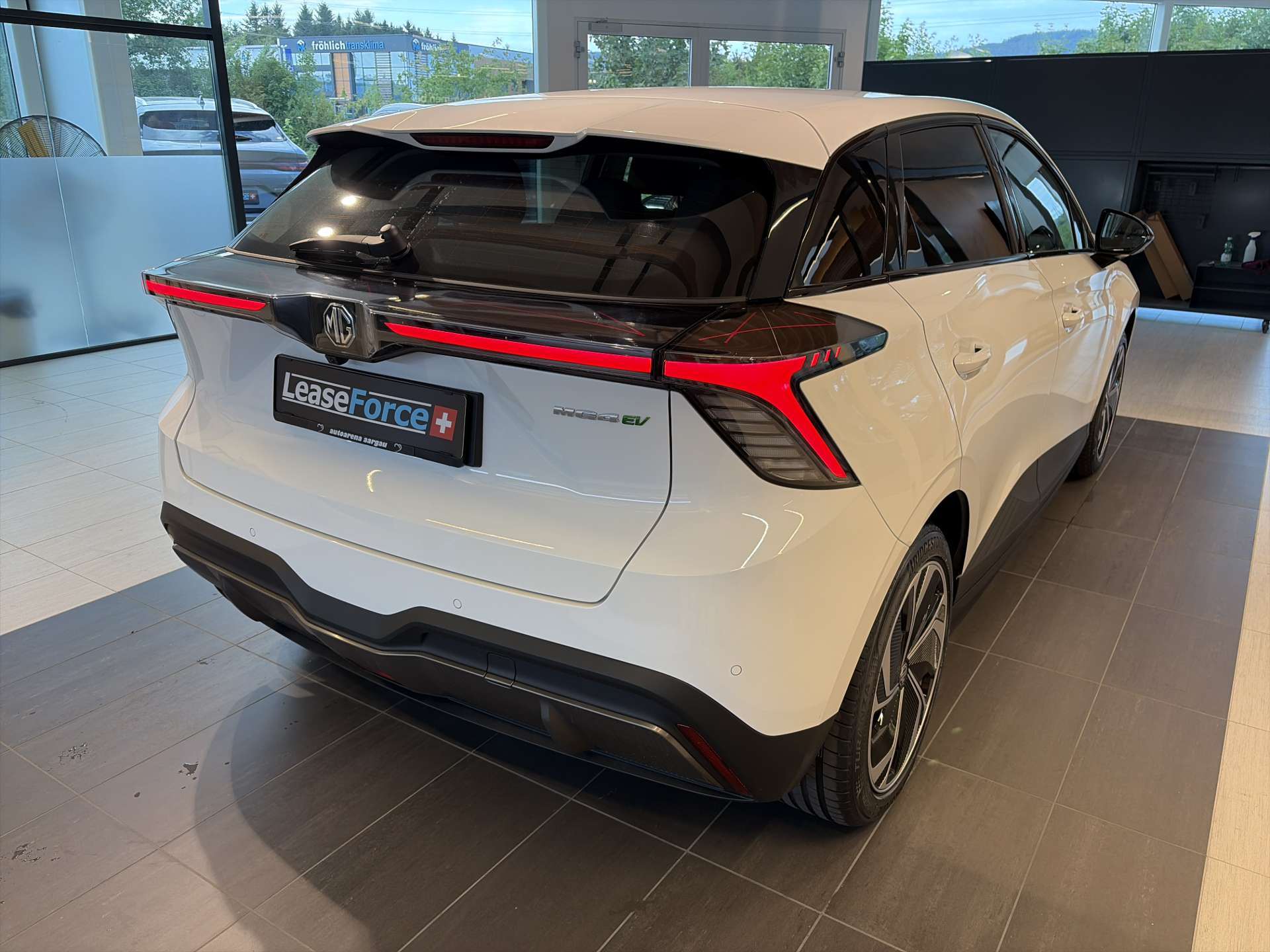 MG 4 EV 64kWh Premium Facelift Automat-image-2