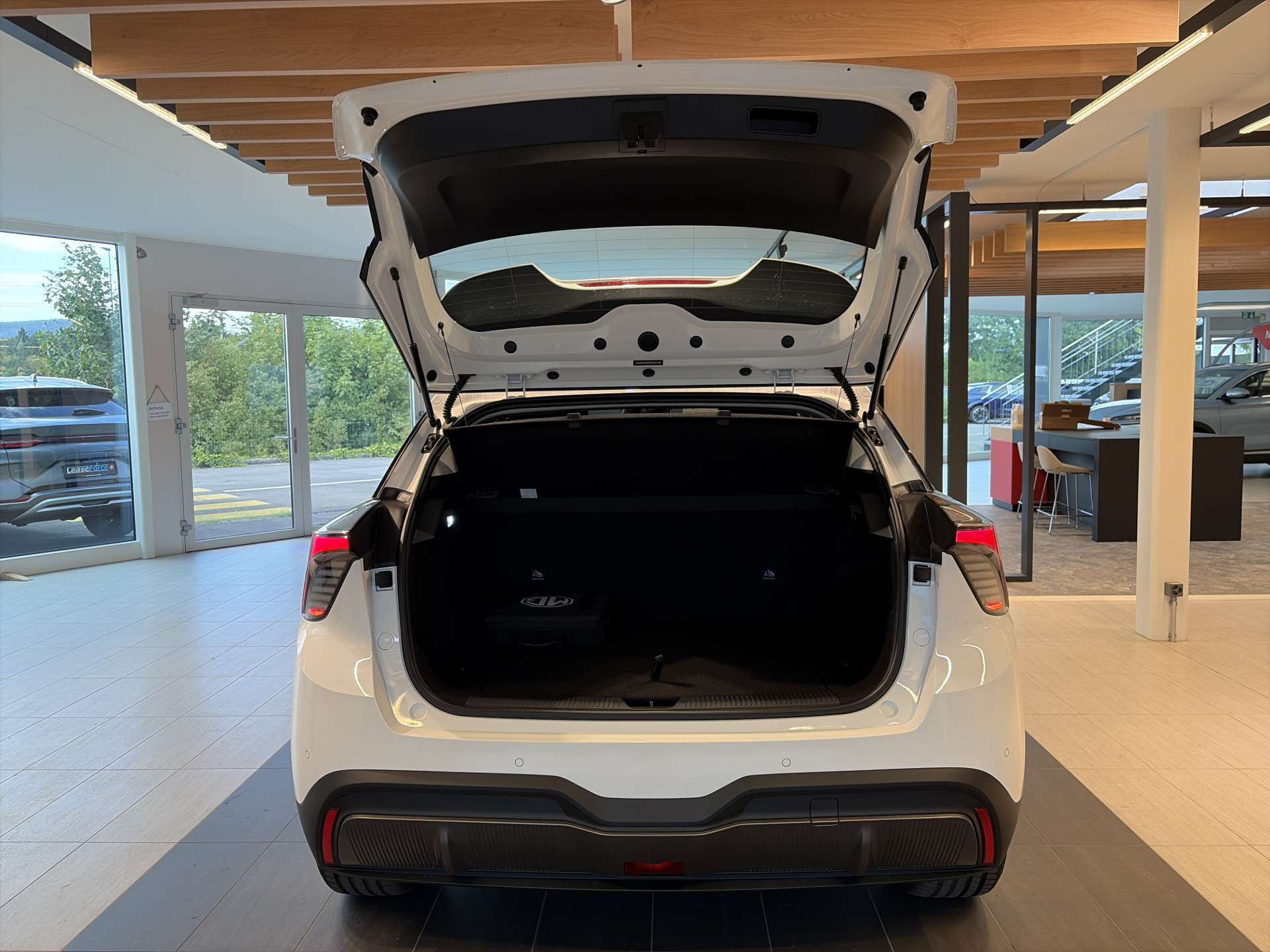 MG 4 EV 64kWh Premium Facelift Automat-image-7