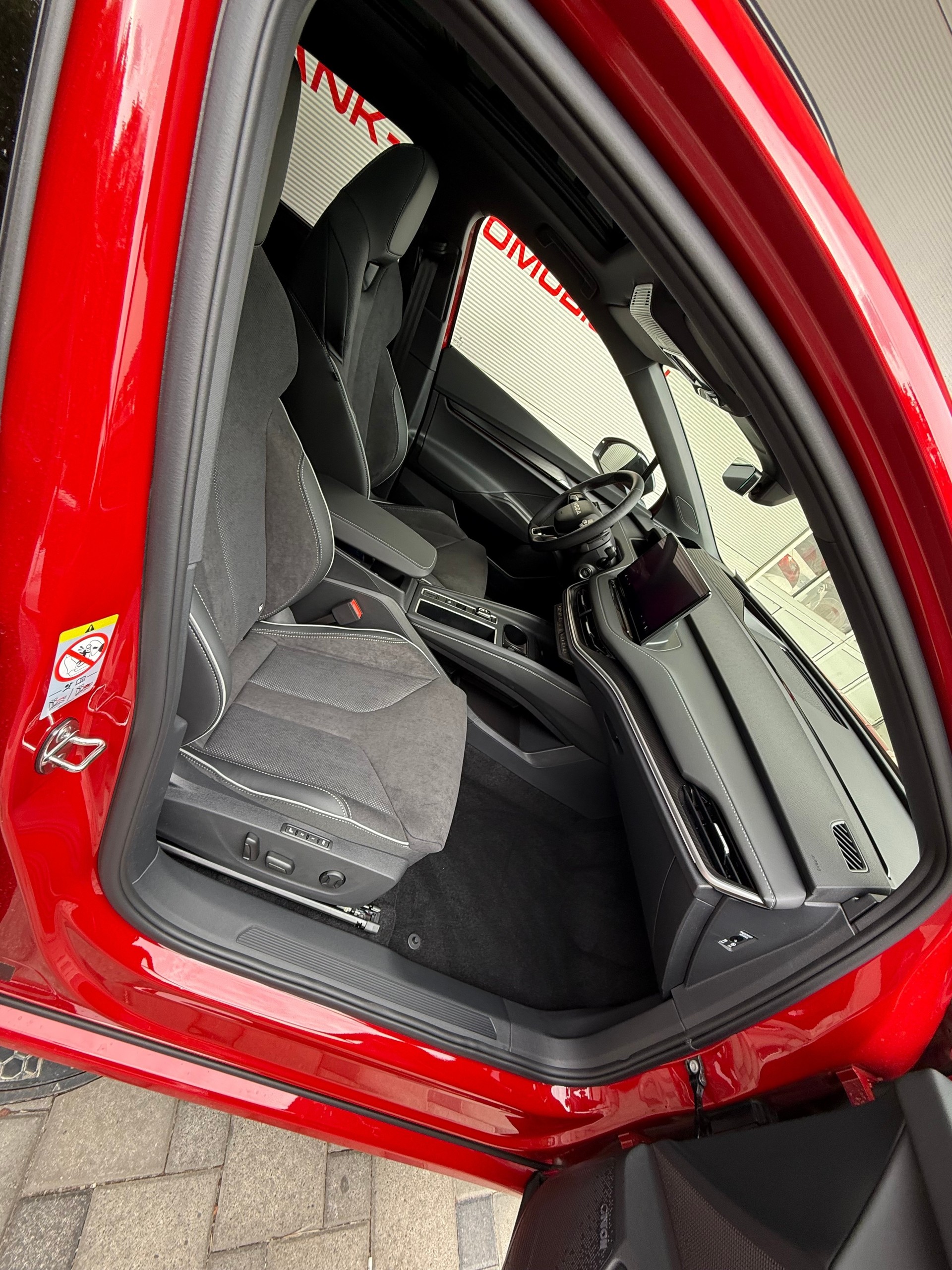 SKODA Enyaq 85x Sportline 4x4 MAXX-image-7