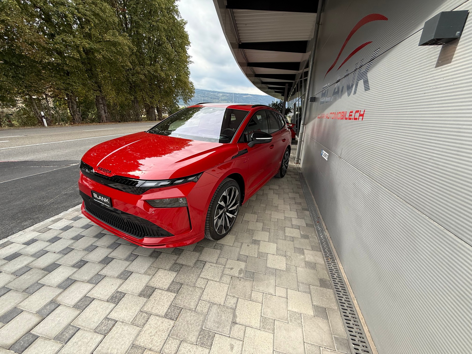 SKODA Enyaq 85x Sportline 4x4 MAXX-image-3