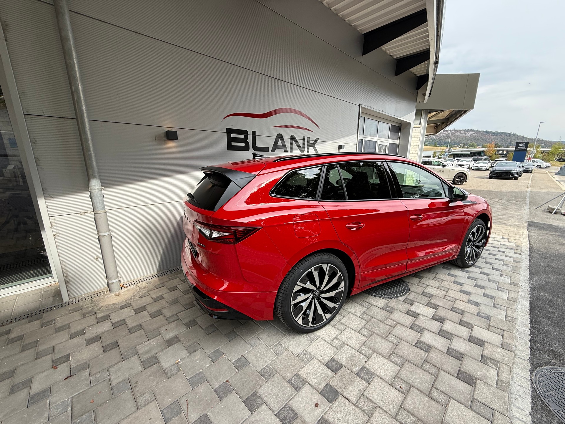 SKODA Enyaq 85x Sportline 4x4 MAXX-image-4