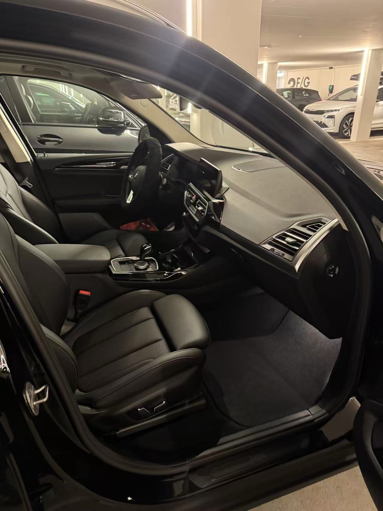 BMW 20i xDrive-image-1