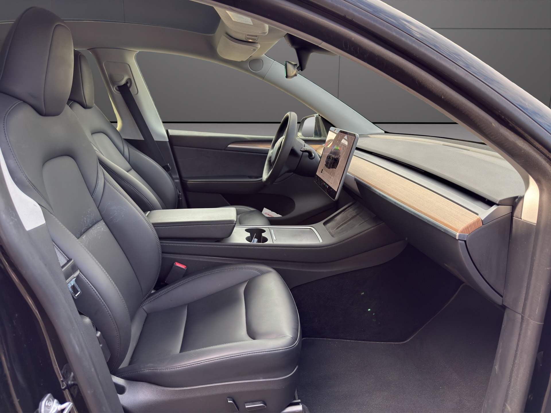 TESLA Model Y Long Range-image-12