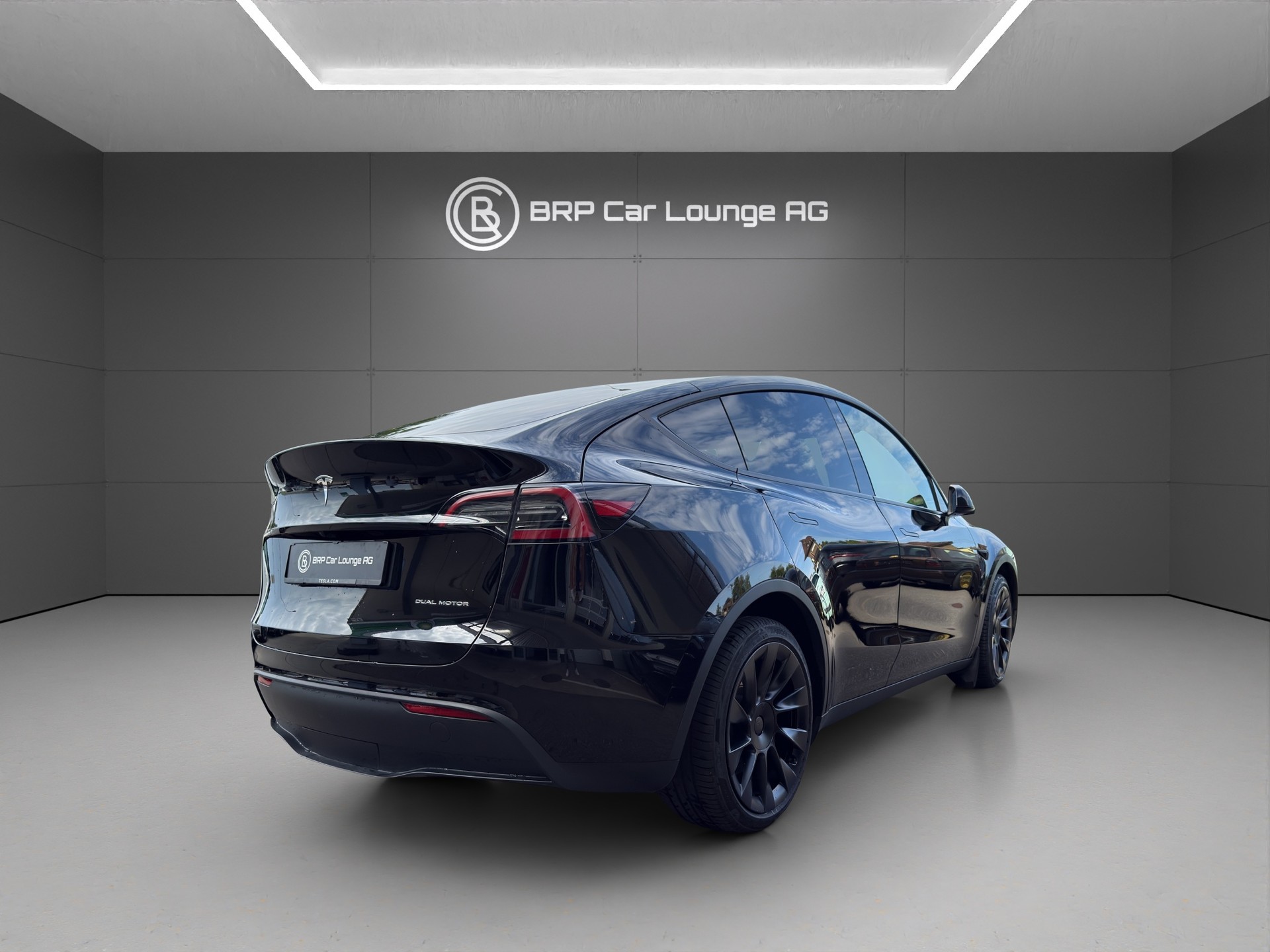 TESLA Model Y Long Range-image-5