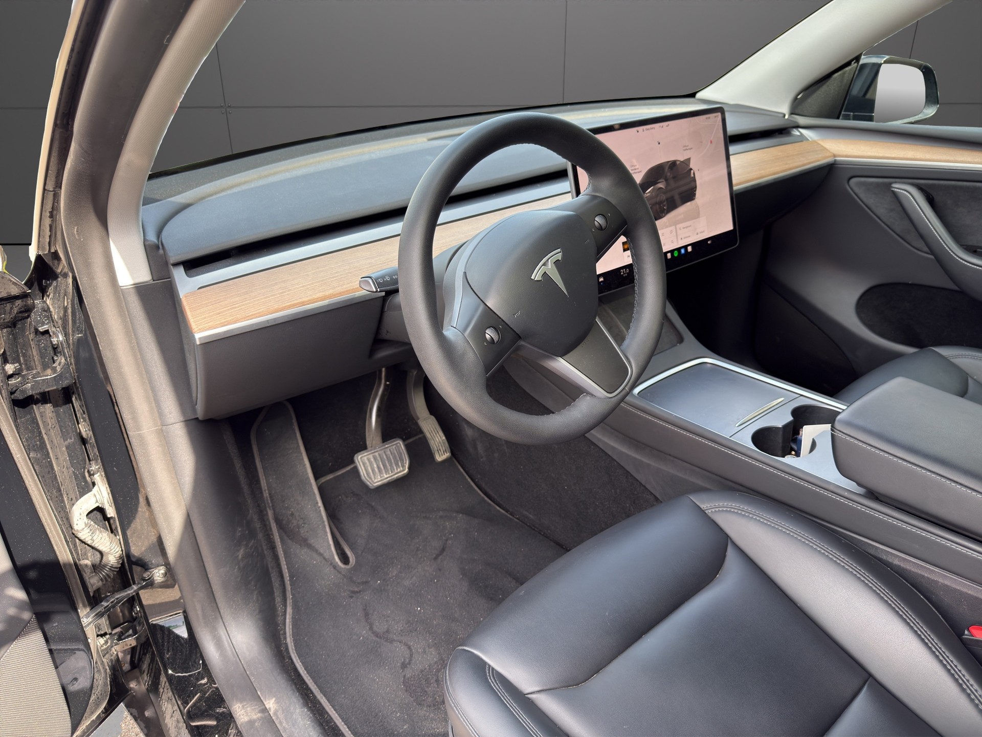 TESLA Model Y Long Range-image-10