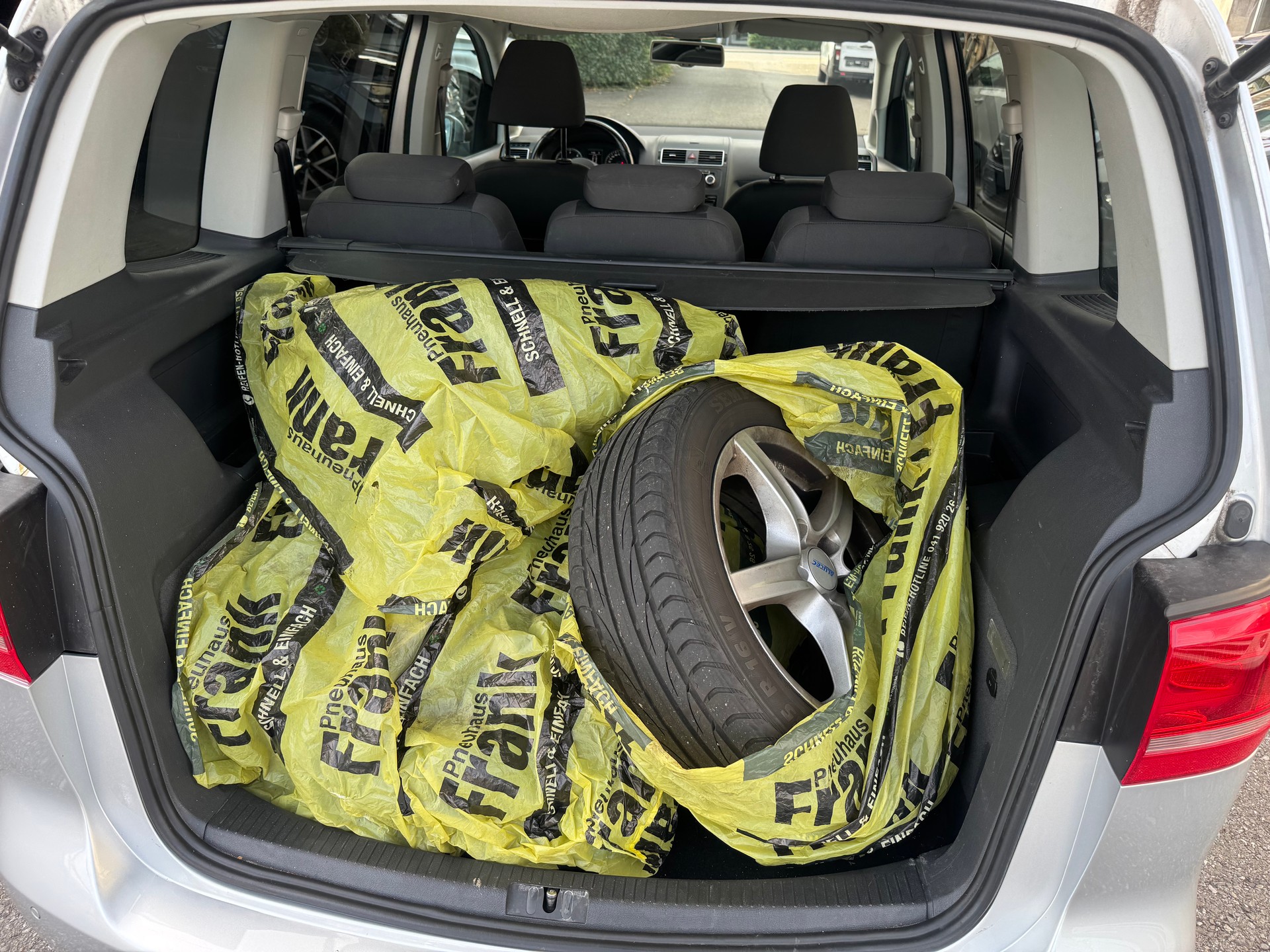 VW Touran 1.6 TDI Comfortline DSG-image-13