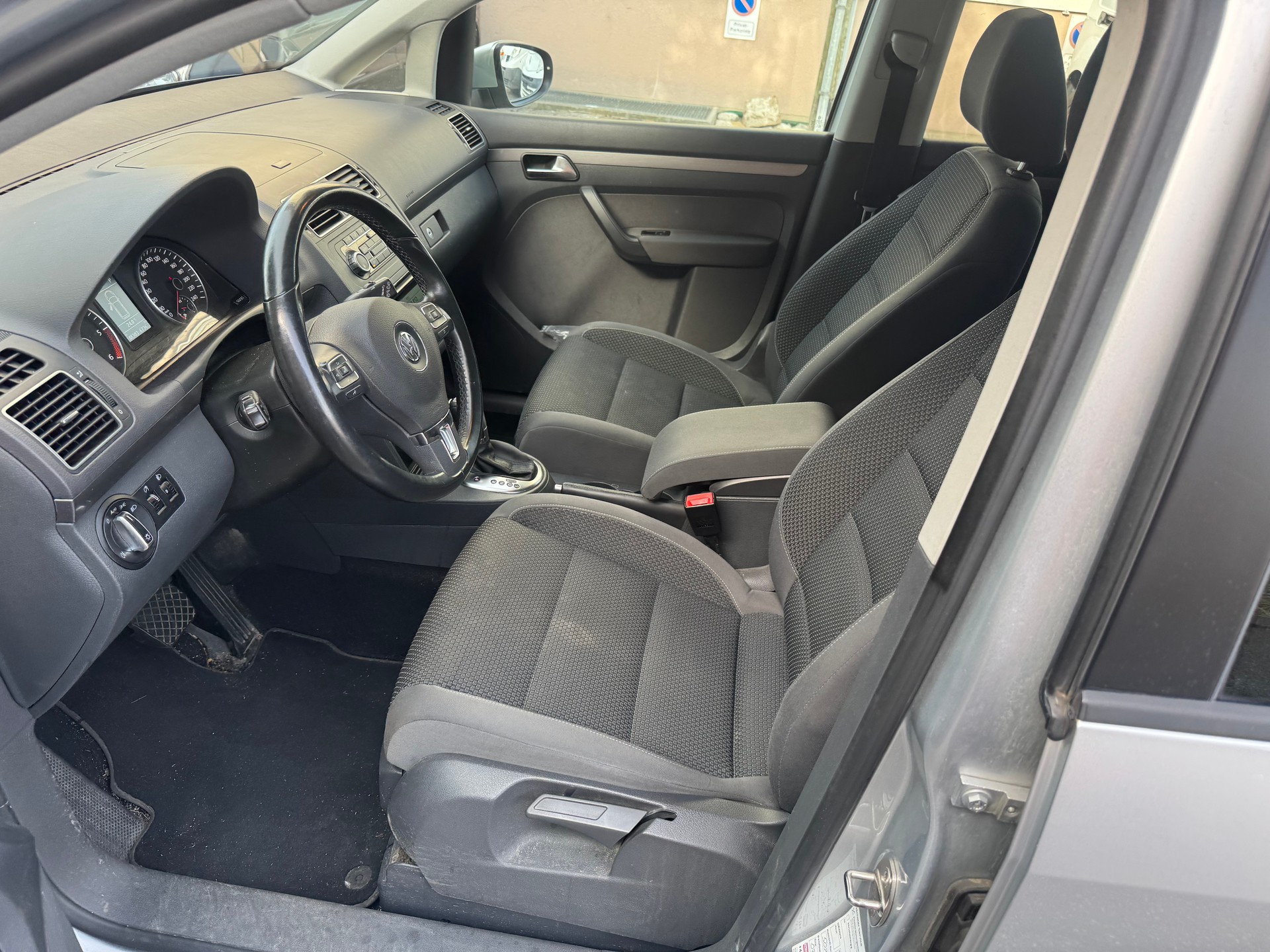 VW Touran 1.6 TDI Comfortline DSG-image-6