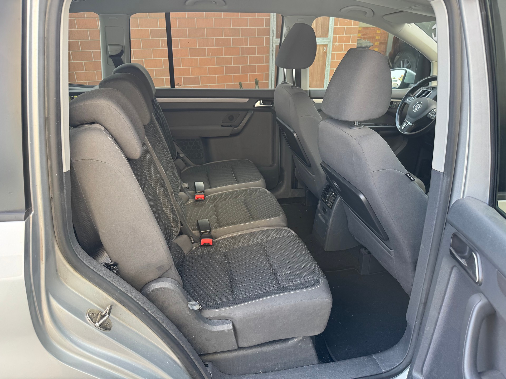 VW Touran 1.6 TDI Comfortline DSG-image-11