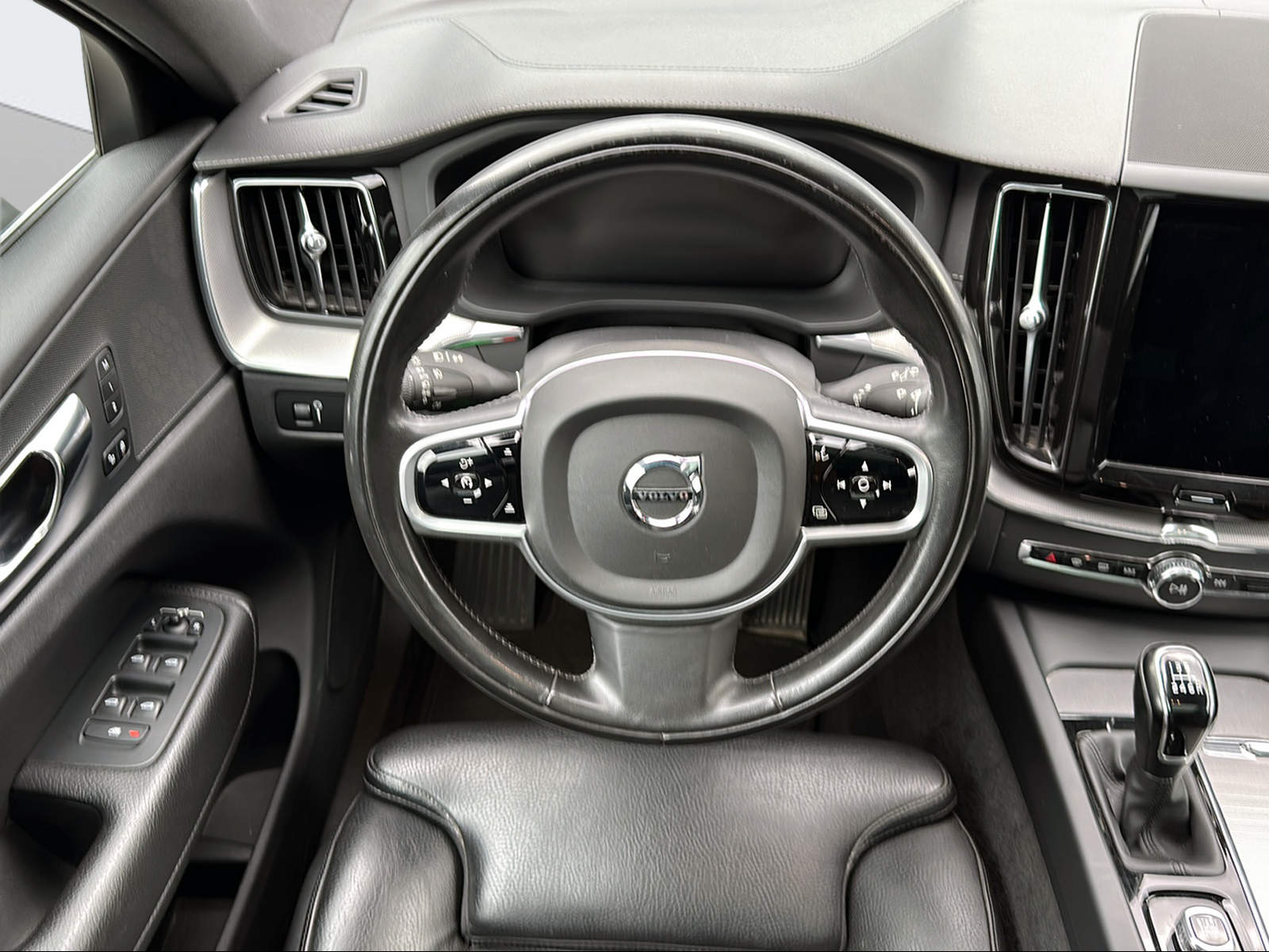 VOLVO XC60 2.0 D4 Inscription AWD-image-14
