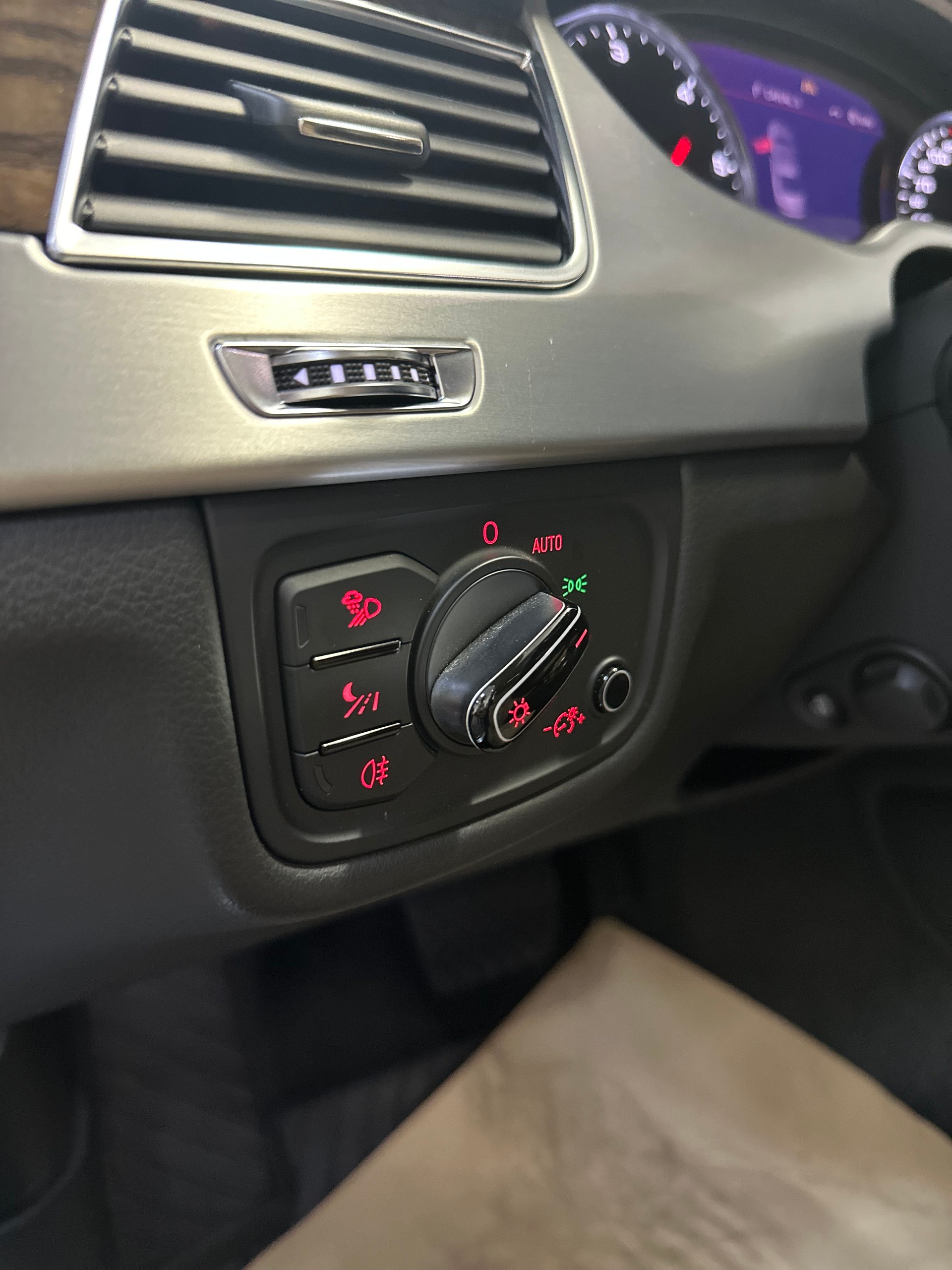 AUDI A8 3.0 TDI quattro tiptronic-image-24