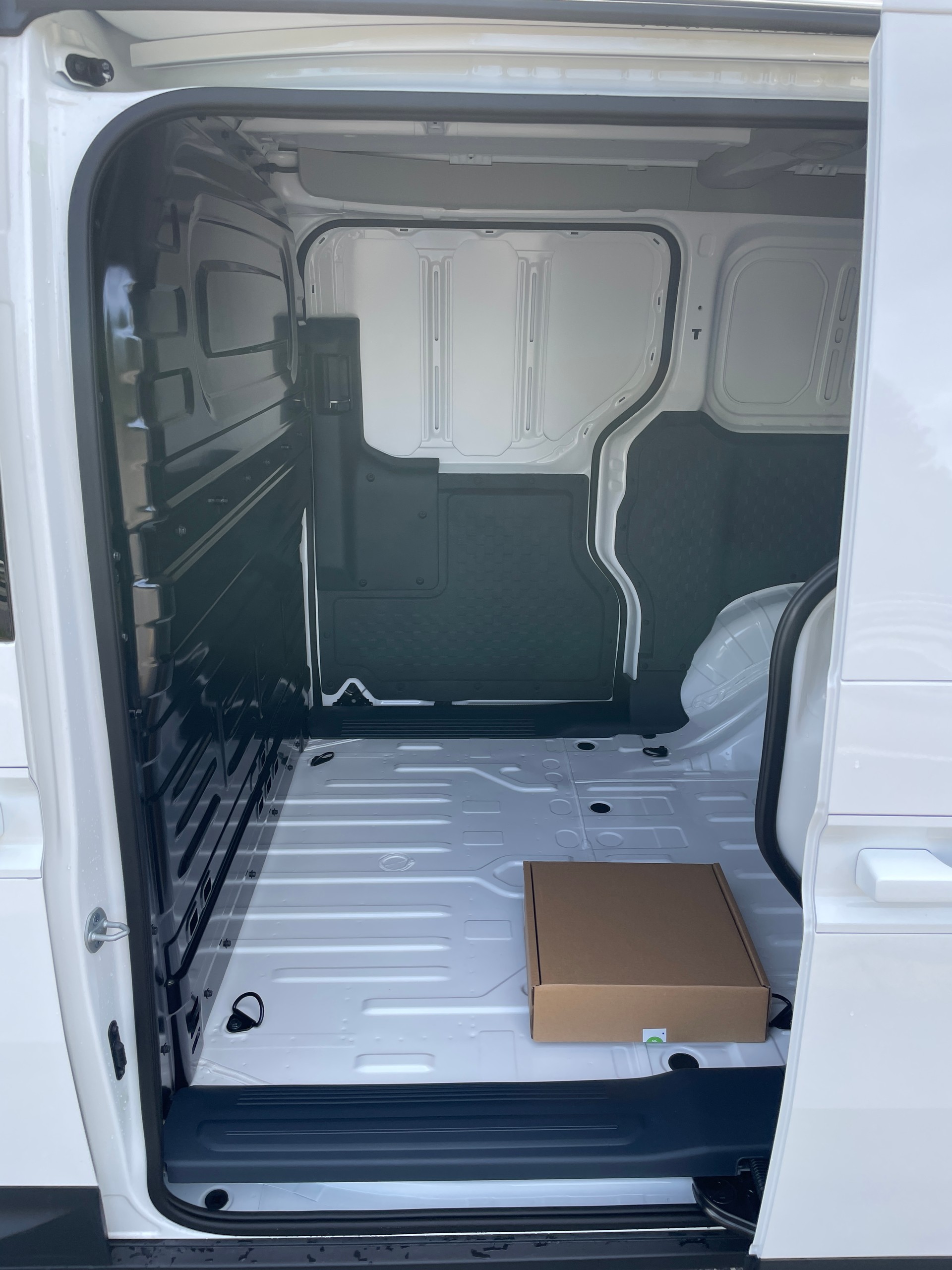 KIA PV5 Cargo 71.2 kWh Plus mit Wärmepumpe, 2-Schiebetüren-image-11
