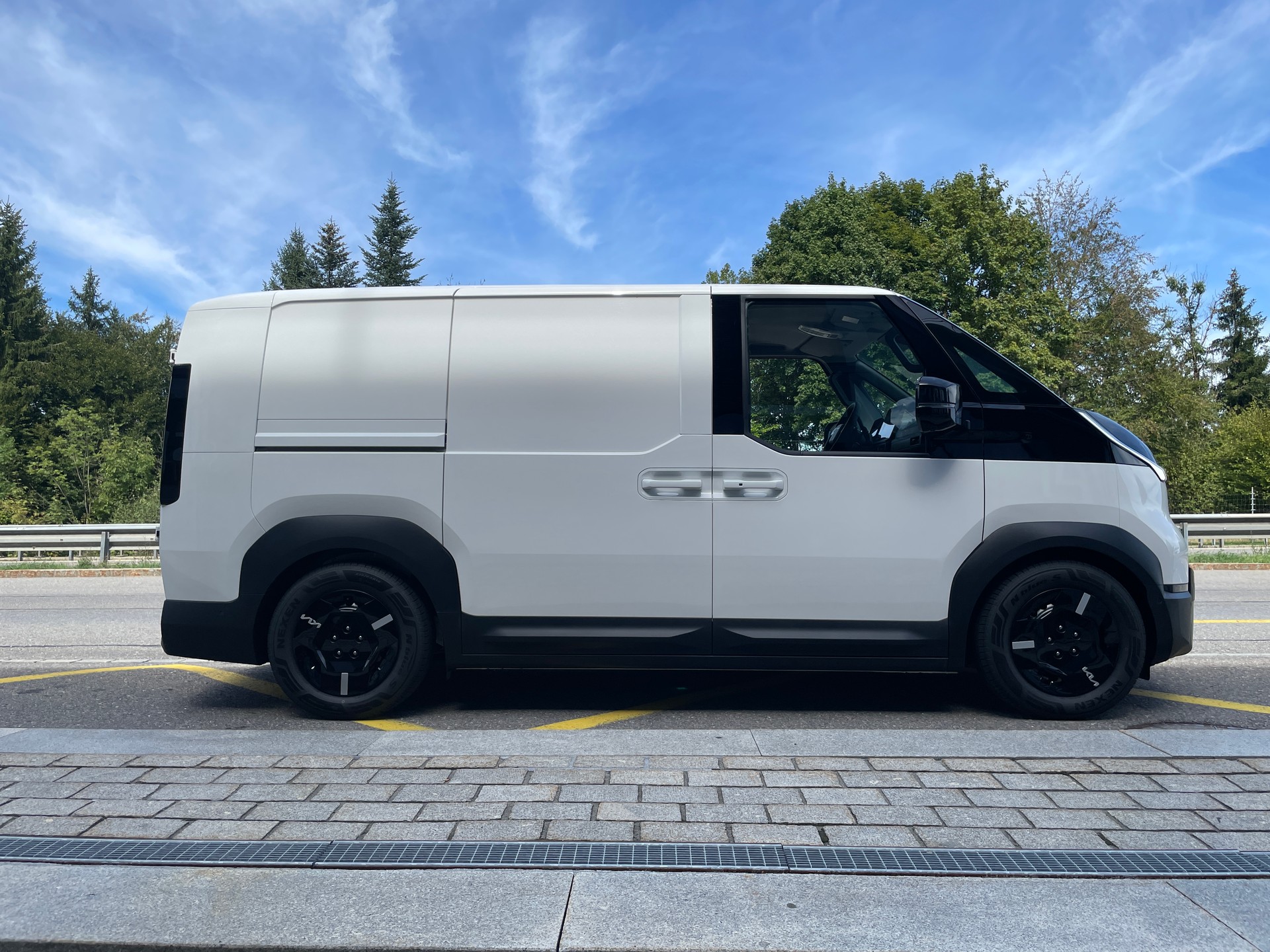 KIA PV5 Cargo 71.2 kWh Plus mit Wärmepumpe, 2-Schiebetüren-image-4
