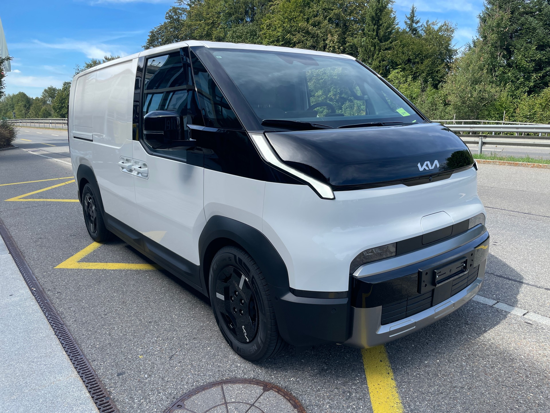 KIA PV5 Cargo 71.2 kWh Plus mit Wärmepumpe, 2-Schiebetüren-showroom-element-3