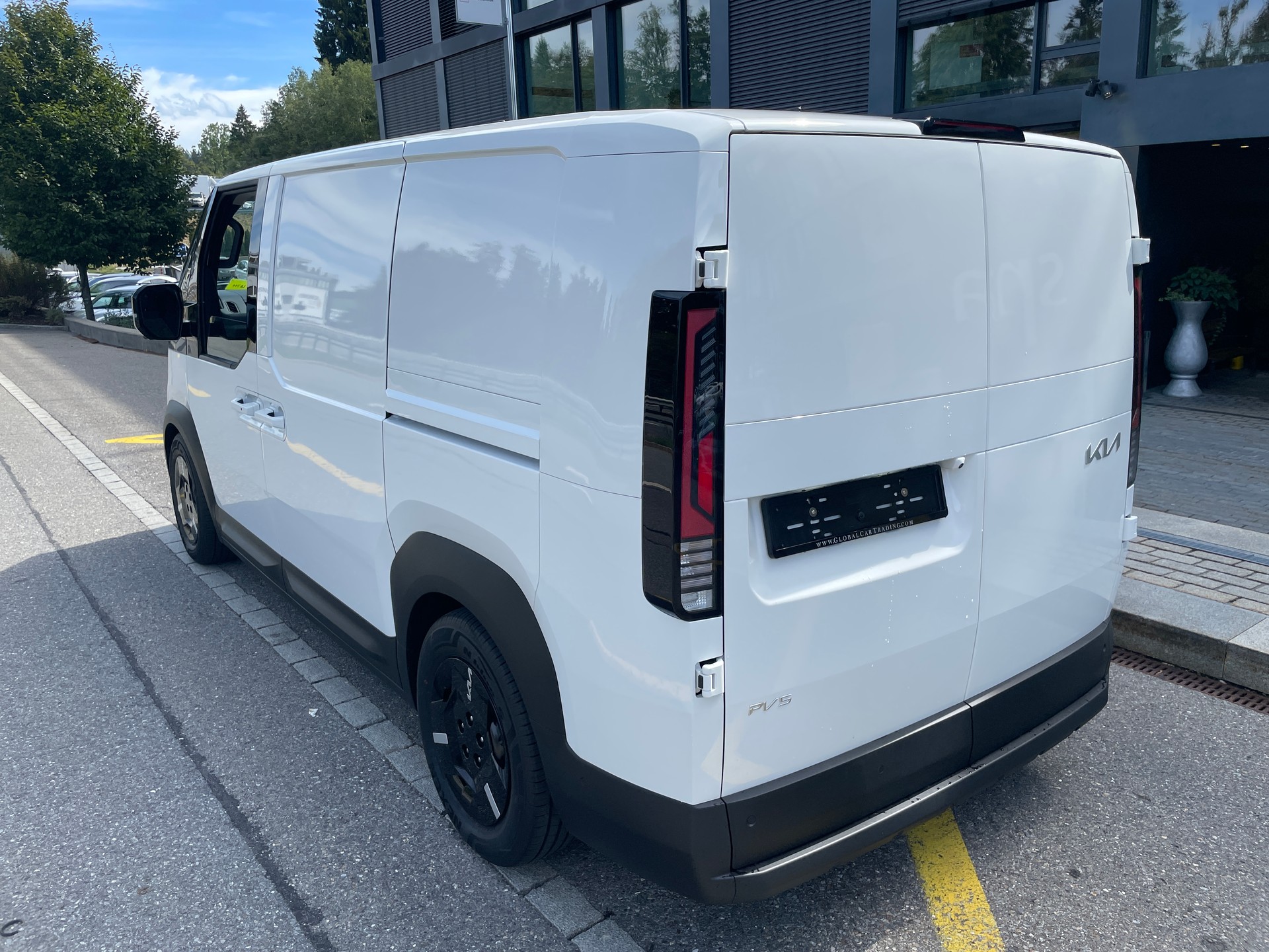 KIA PV5 Cargo 71.2 kWh Plus mit Wärmepumpe, 2-Schiebetüren-image-9