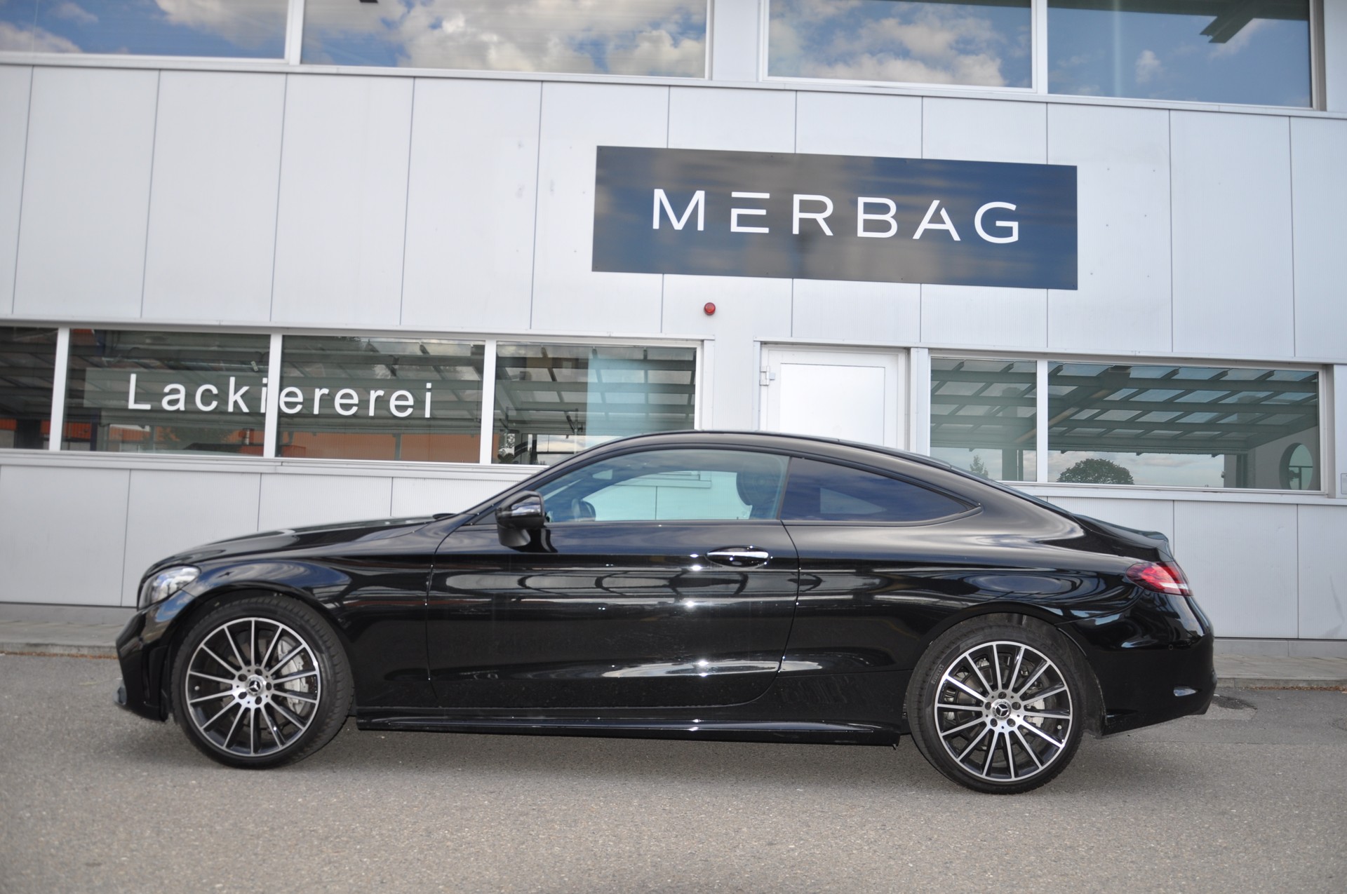 MERCEDES-BENZ C 300 AMG Line 4matic-image-5