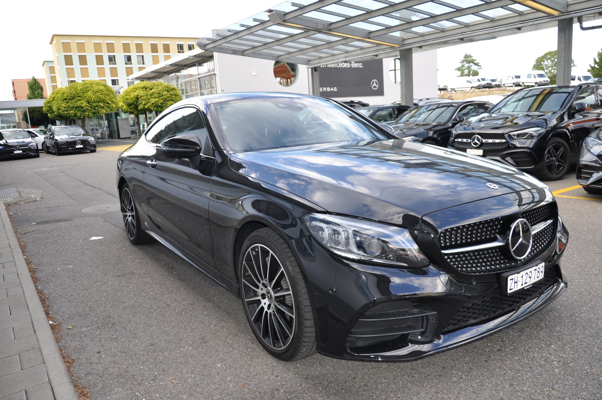 MERCEDES-BENZ C 300 AMG Line 4matic-image-1