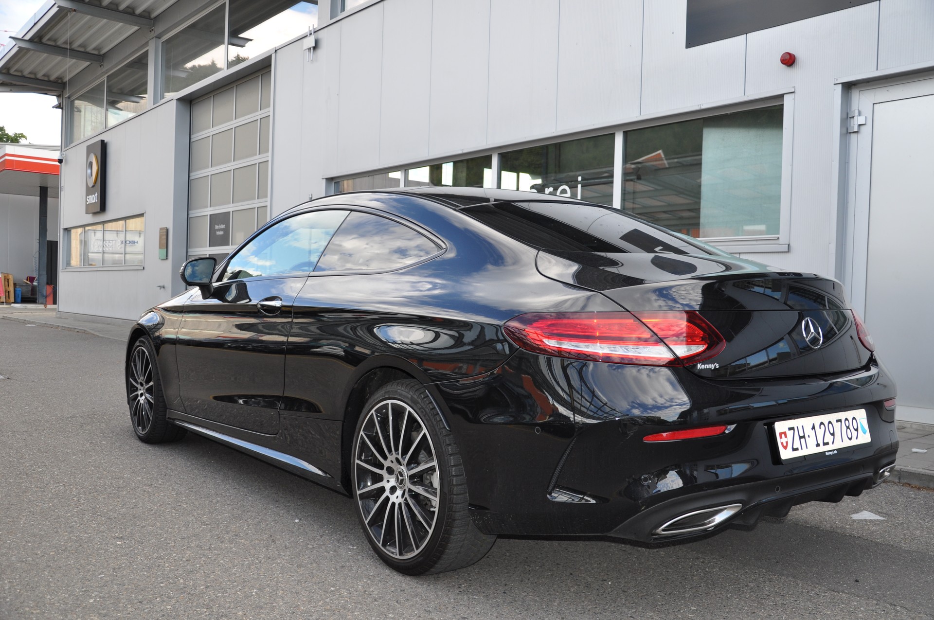 MERCEDES-BENZ C 300 AMG Line 4matic-image-3
