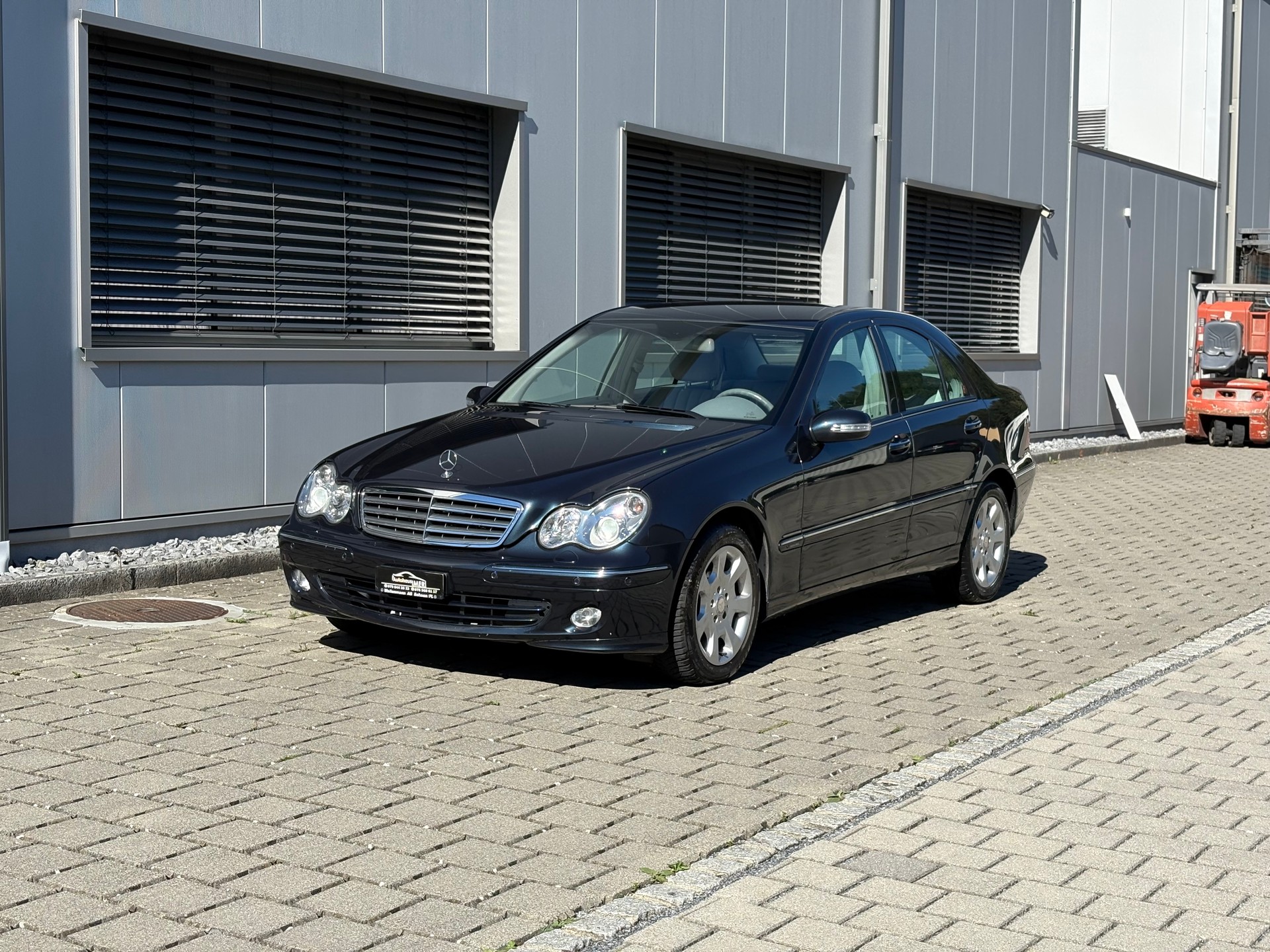 MERCEDES-BENZ C 240 Elégance AUTOMAT Frisch ab MFK 03.09.2026 Ab Service-image-0