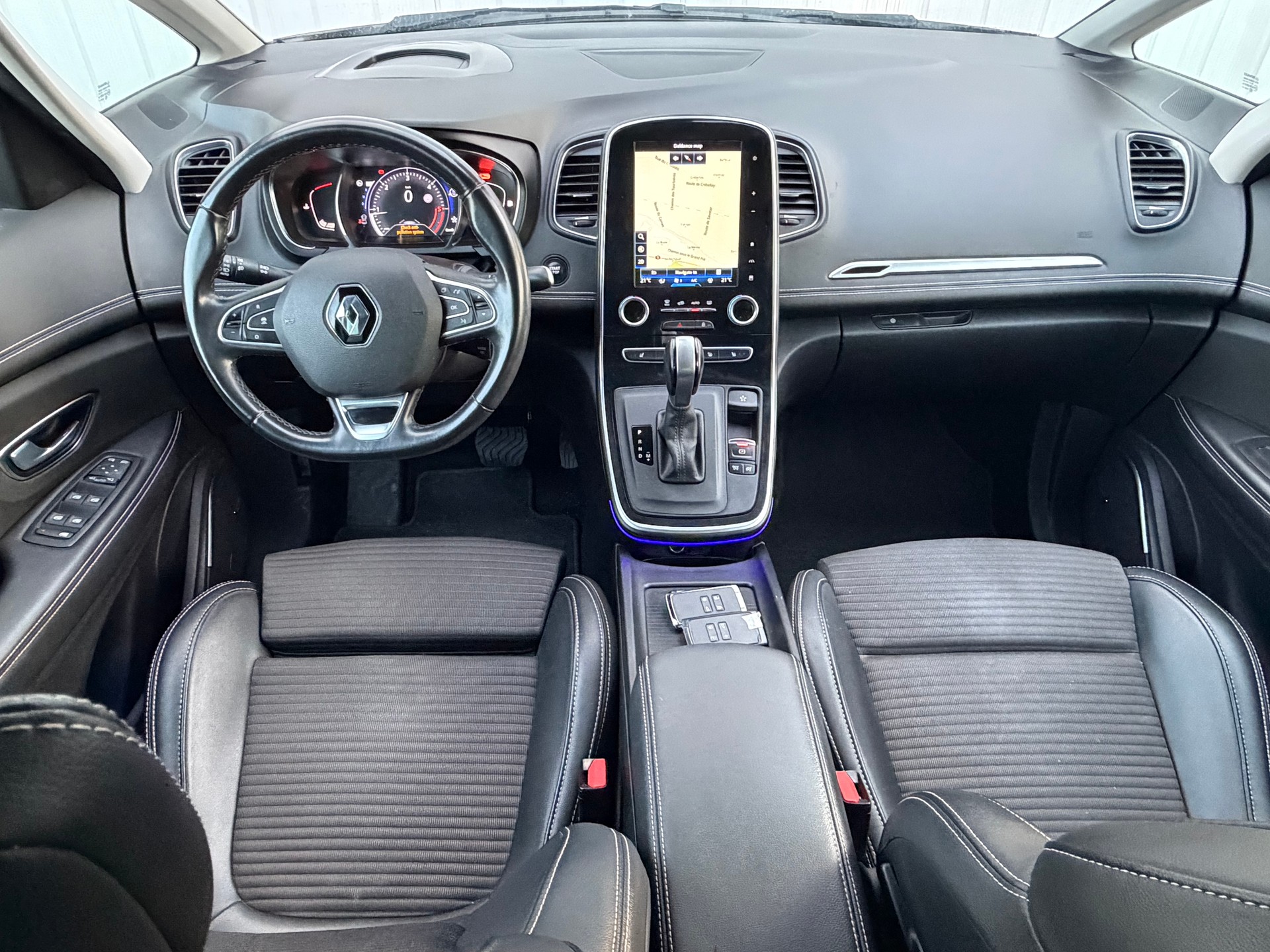 RENAULT Scénic 1.6 dCi Initiale Paris EDC-image-8