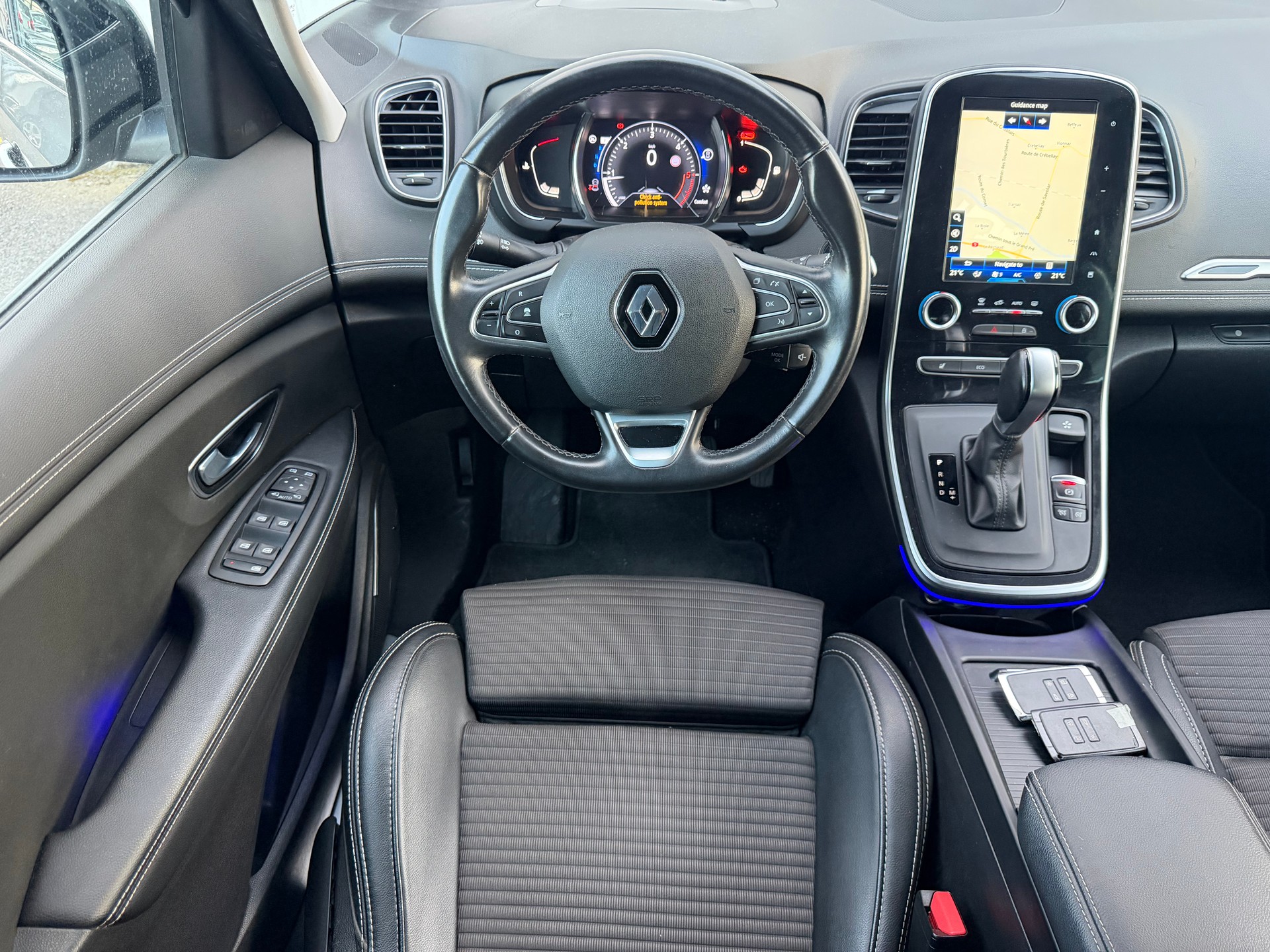 RENAULT Scénic 1.6 dCi Initiale Paris EDC-image-9