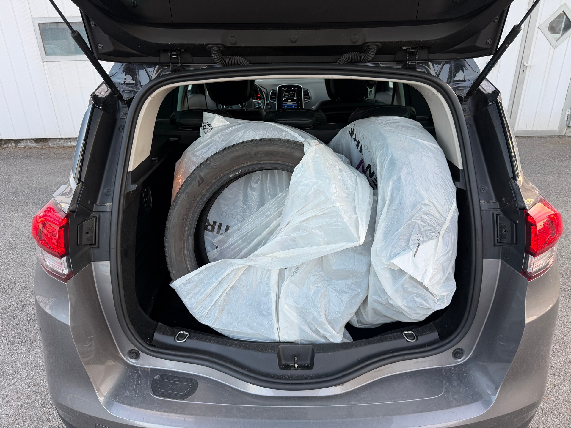 RENAULT Scénic 1.6 dCi Initiale Paris EDC-image-6
