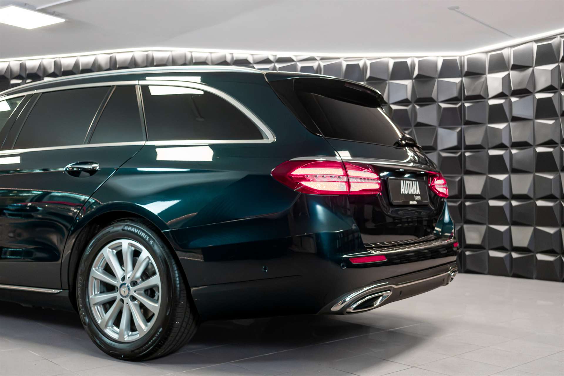 MERCEDES-BENZ E 220 d Avantgarde 9G-Tronic-image-28