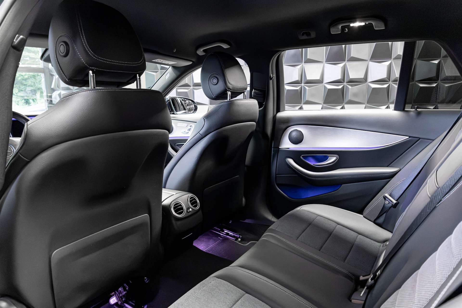 MERCEDES-BENZ E 220 d Avantgarde 9G-Tronic-image-22