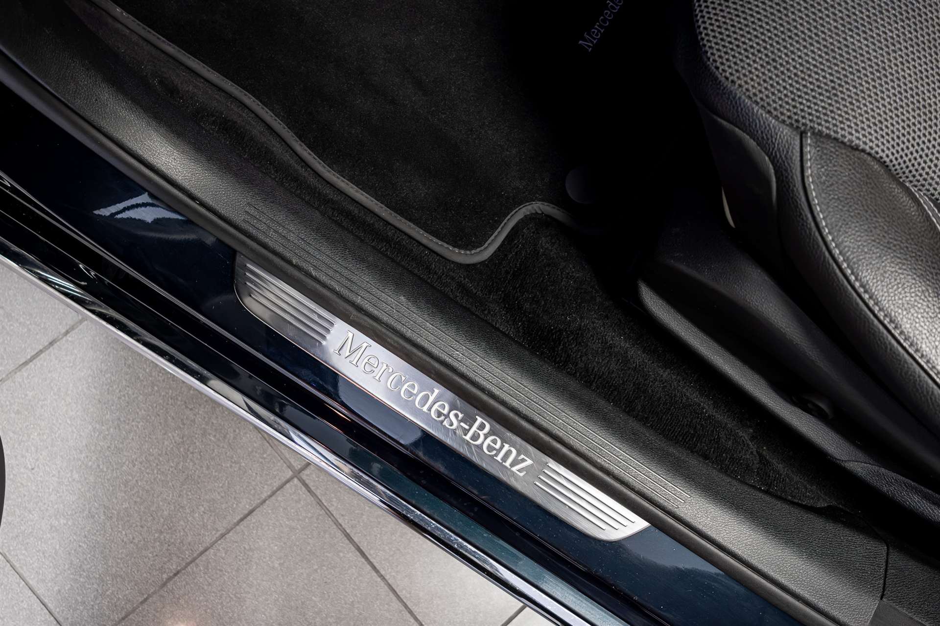 MERCEDES-BENZ E 220 d Avantgarde 9G-Tronic-image-11