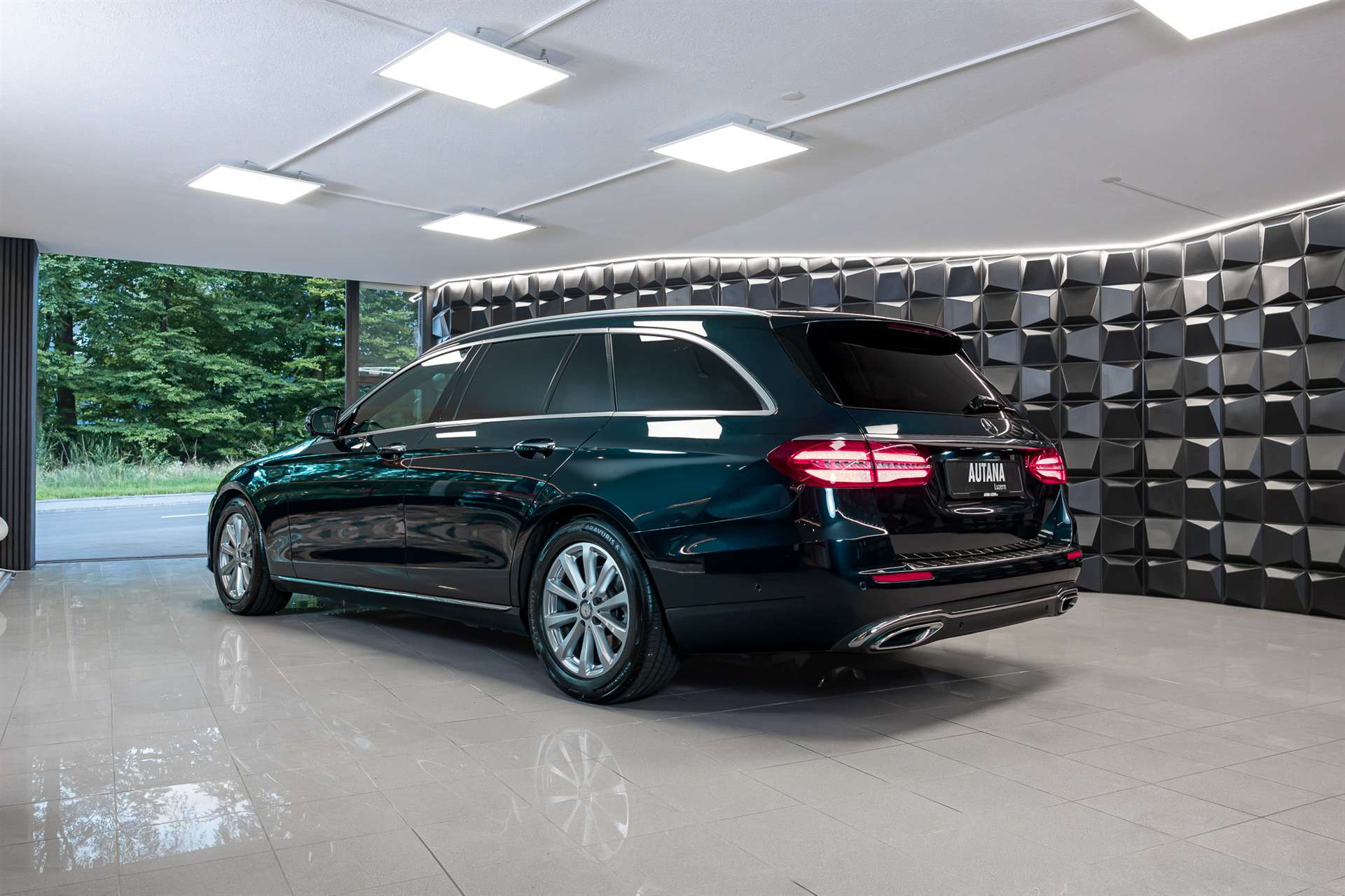 MERCEDES-BENZ E 220 d Avantgarde 9G-Tronic-image-2
