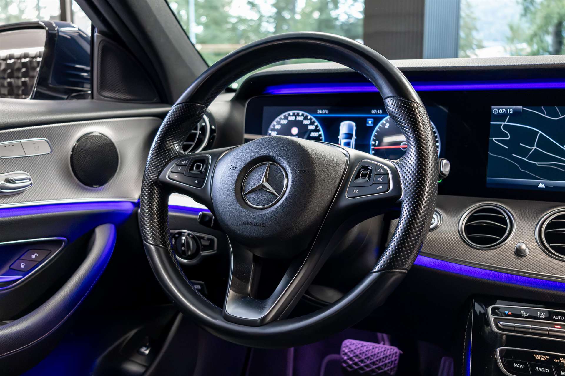 MERCEDES-BENZ E 220 d Avantgarde 9G-Tronic-image-6