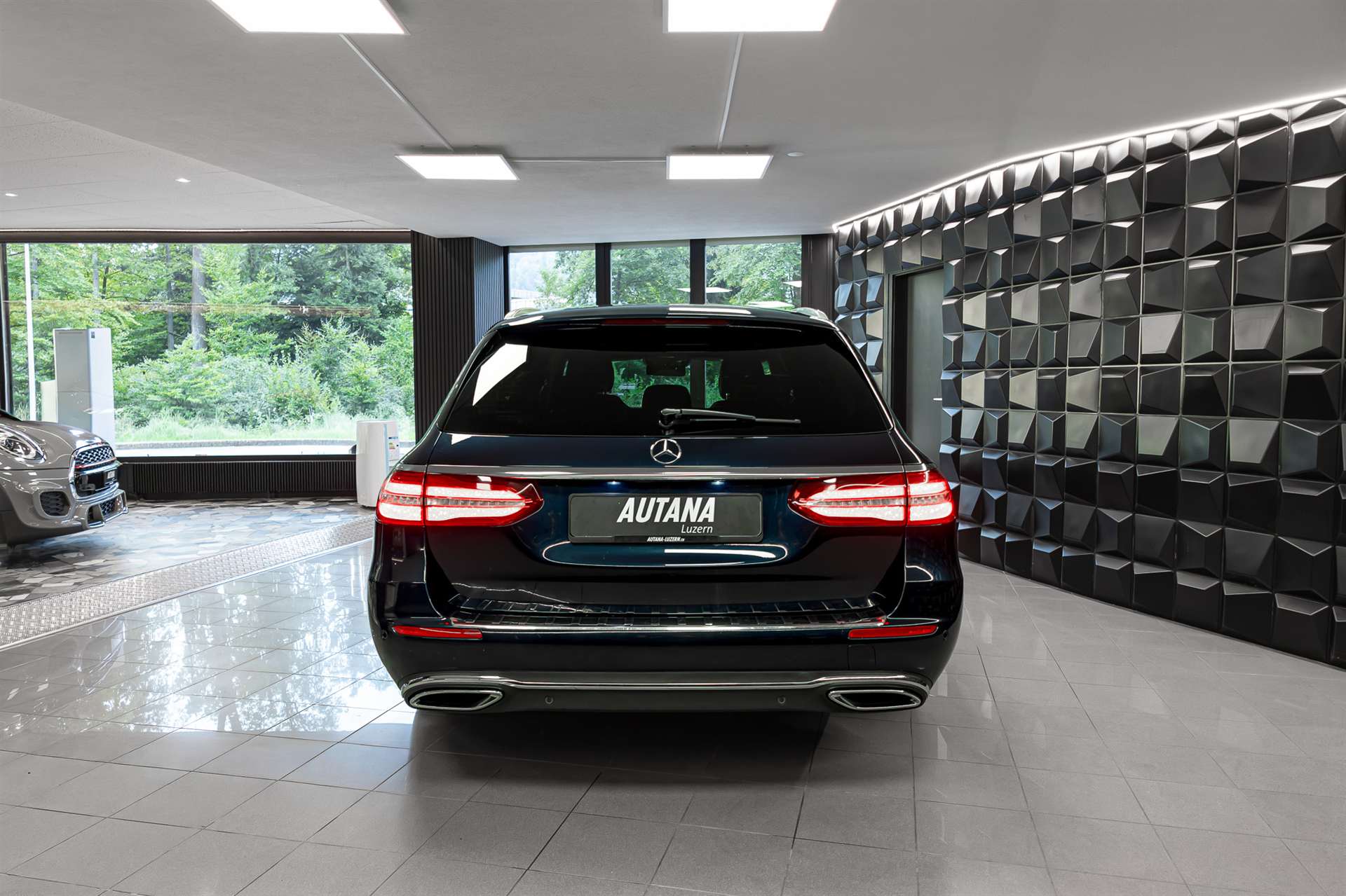 MERCEDES-BENZ E 220 d Avantgarde 9G-Tronic-image-4