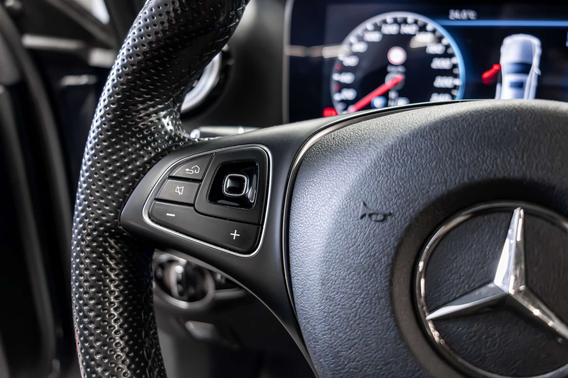 MERCEDES-BENZ E 220 d Avantgarde 9G-Tronic-image-7
