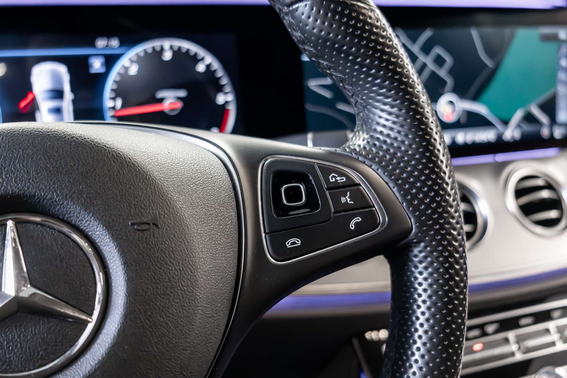 MERCEDES-BENZ E 220 d Avantgarde 9G-Tronic-image-9