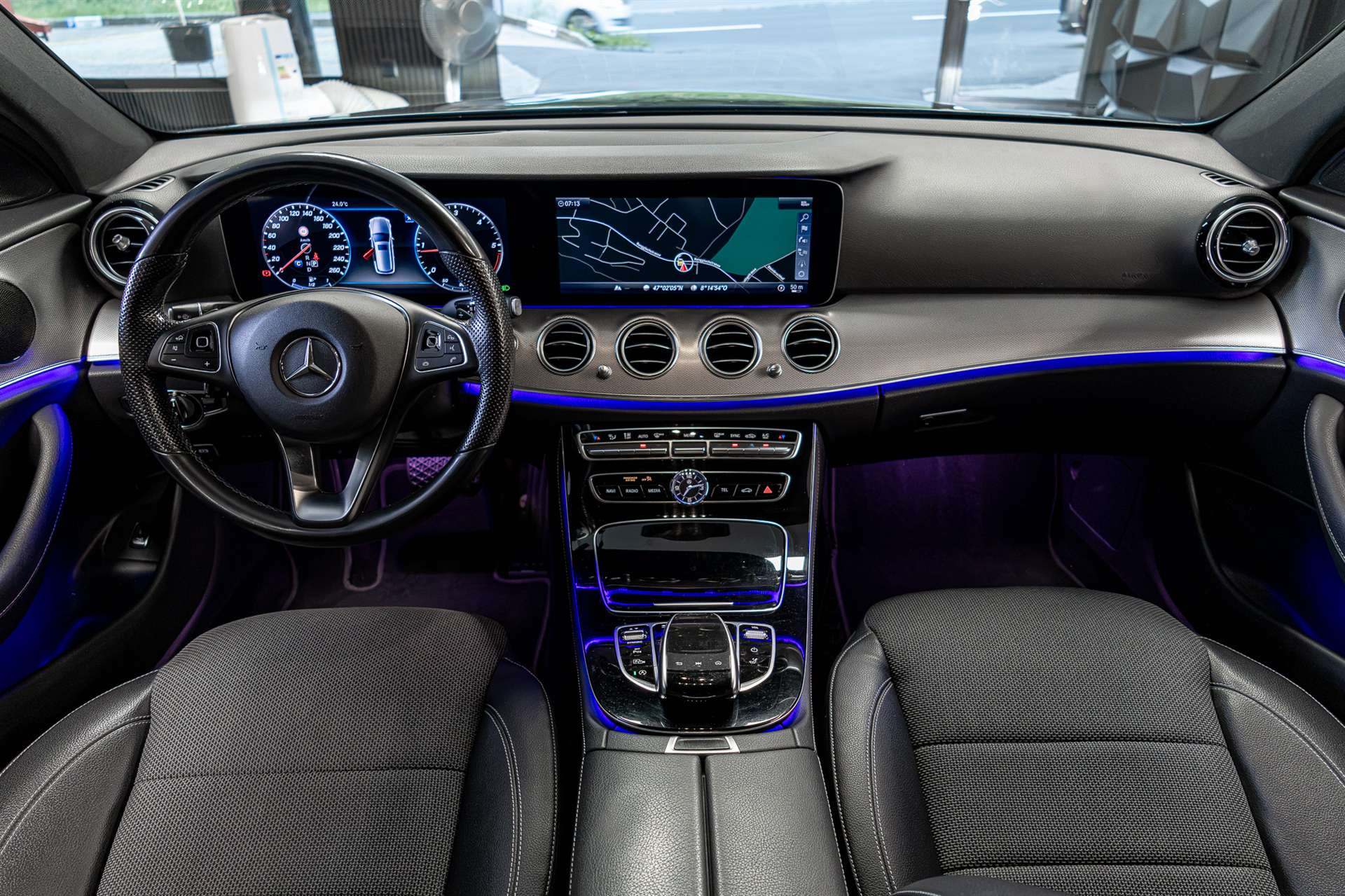 MERCEDES-BENZ E 220 d Avantgarde 9G-Tronic-image-5