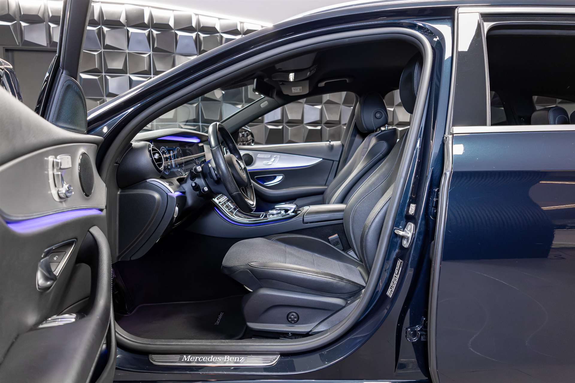MERCEDES-BENZ E 220 d Avantgarde 9G-Tronic-image-10