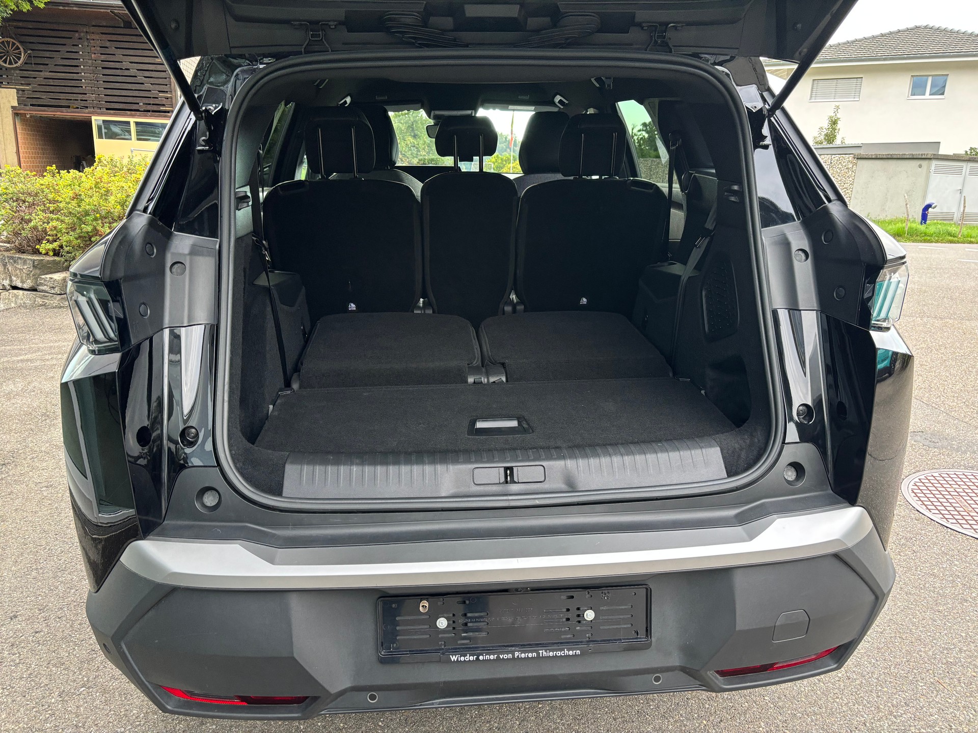 PEUGEOT 5008 Allure Hybrid 145 e-DSC6-image-5