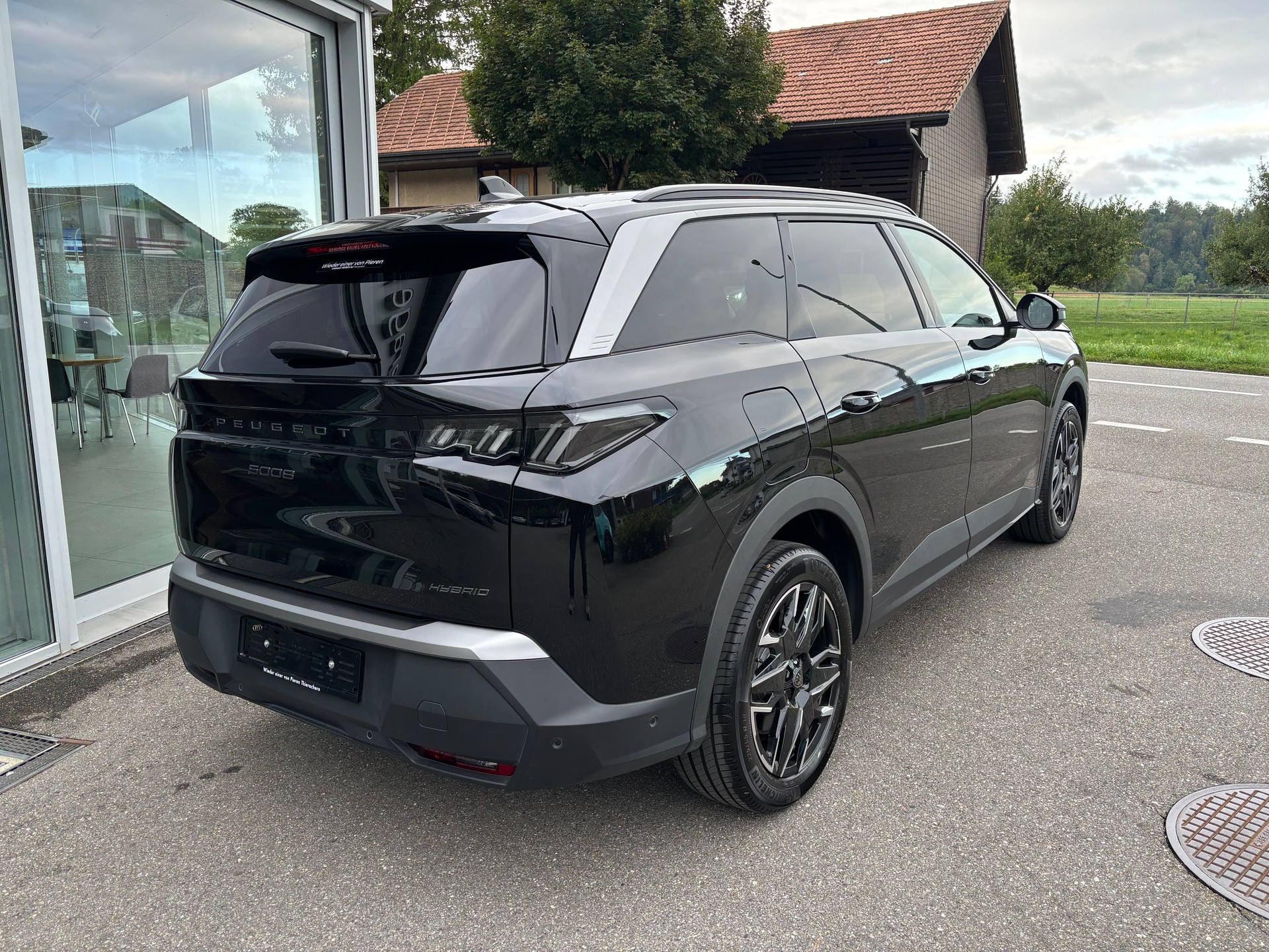 PEUGEOT 5008 Allure Hybrid 145 e-DSC6-image-3