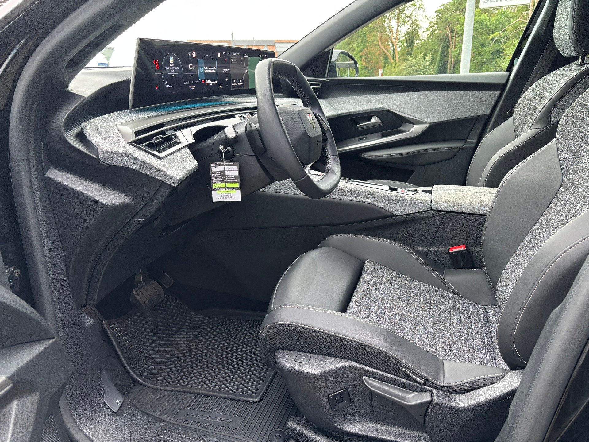 PEUGEOT 5008 Allure Hybrid 145 e-DSC6-image-10