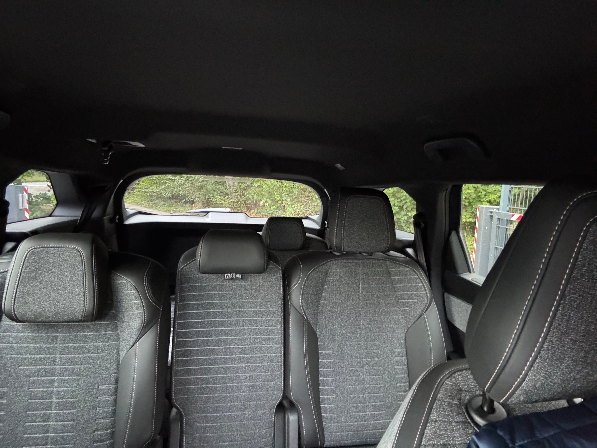 PEUGEOT 5008 Allure Hybrid 145 e-DSC6-image-13