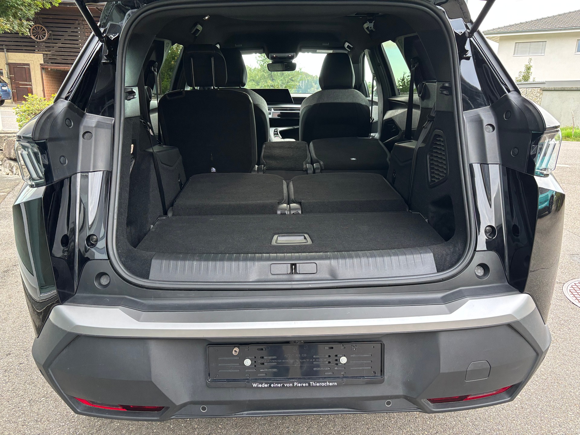PEUGEOT 5008 Allure Hybrid 145 e-DSC6-image-6