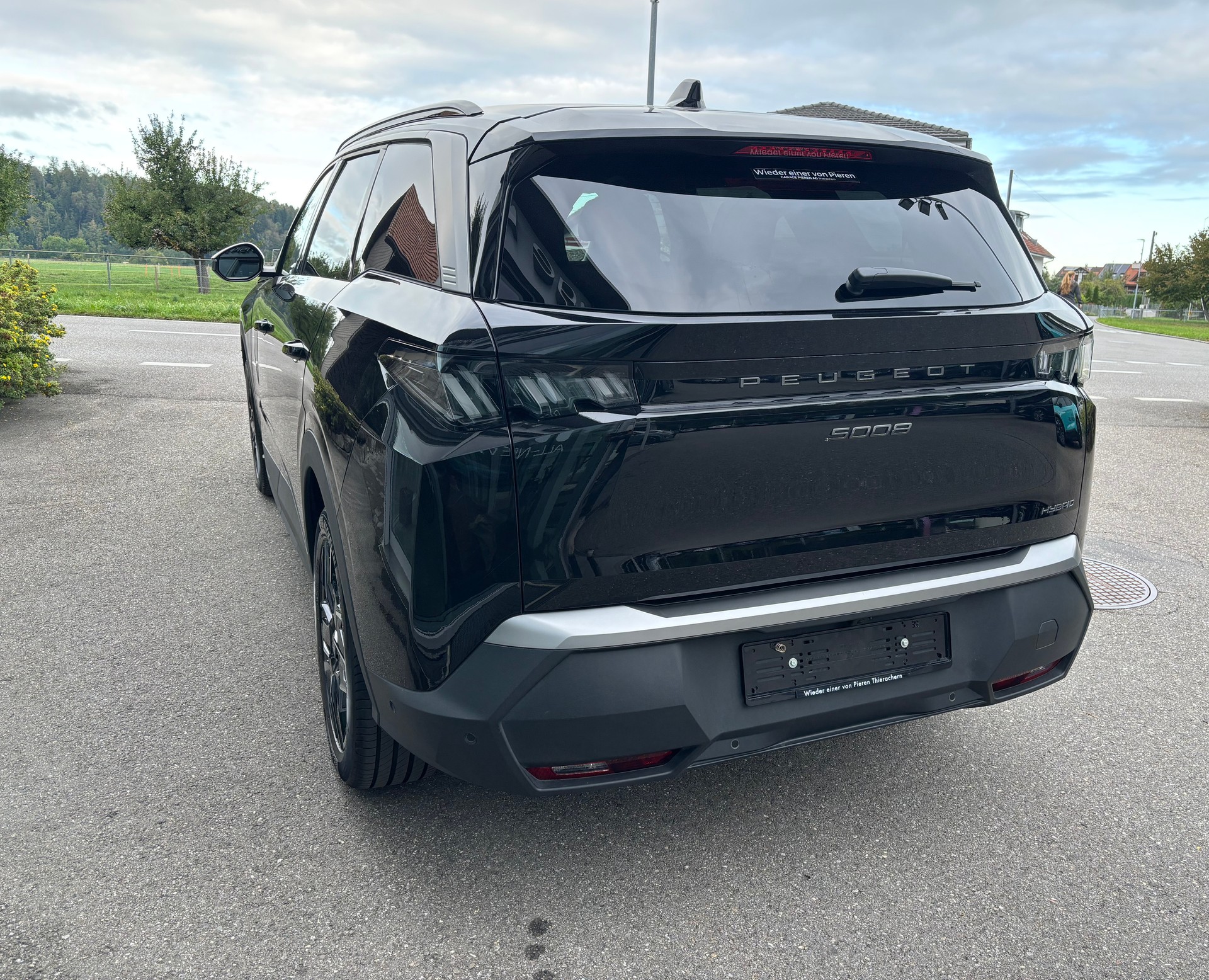 PEUGEOT 5008 Allure Hybrid 145 e-DSC6-image-2