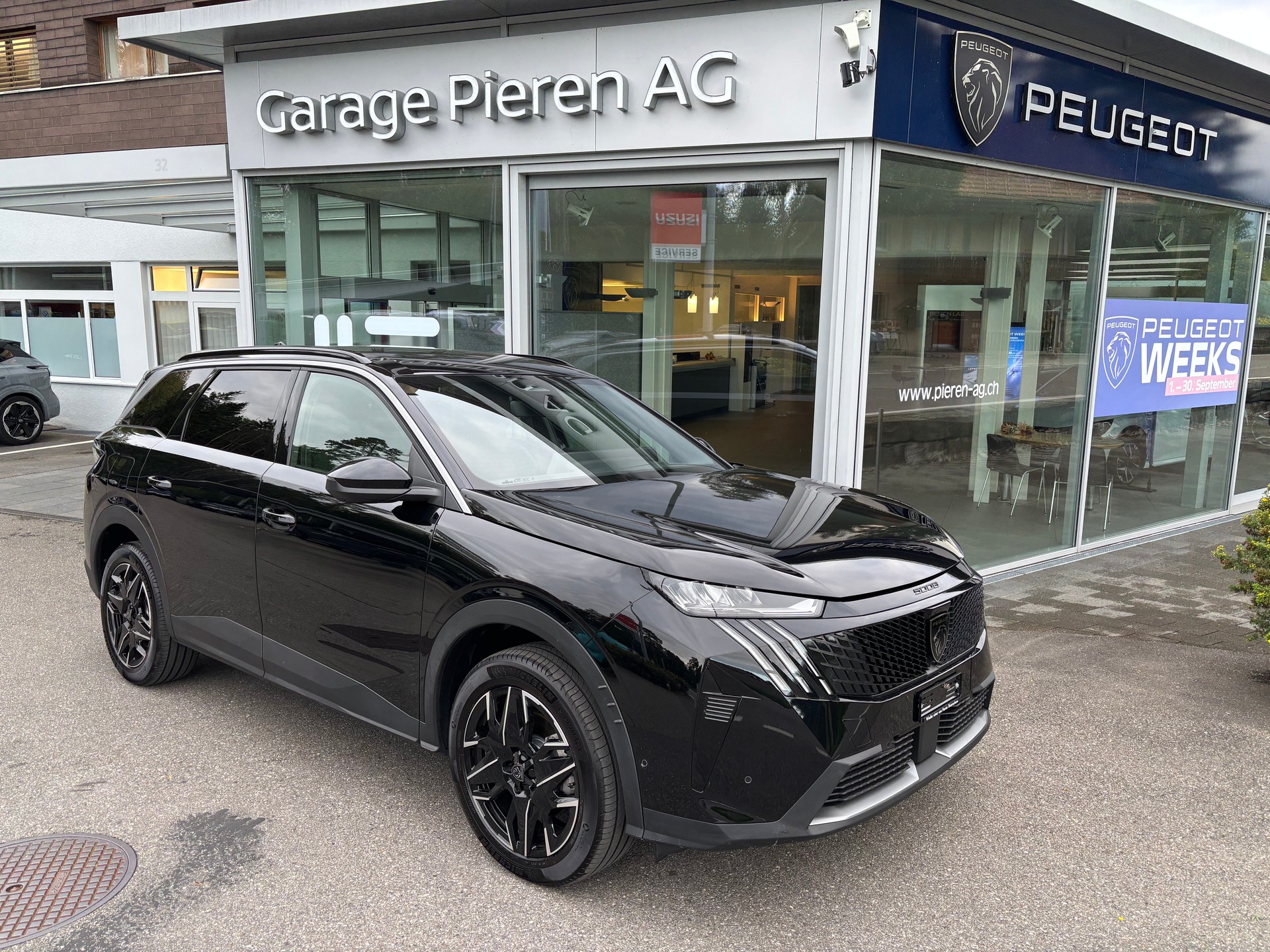 PEUGEOT 5008 Allure Hybrid 145 e-DSC6-image-0
