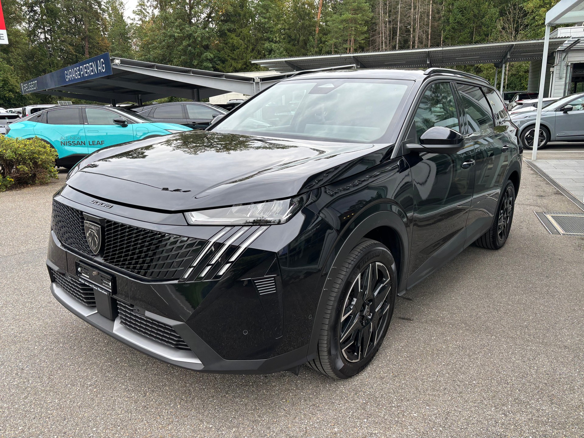 PEUGEOT 5008 Allure Hybrid 145 e-DSC6-image-1