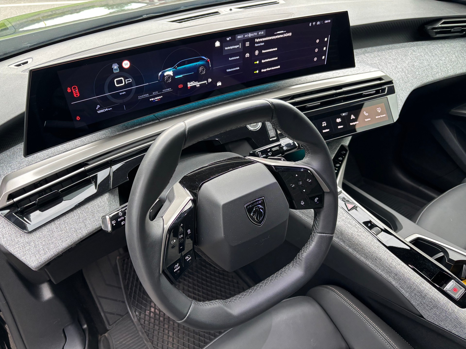 PEUGEOT 5008 Allure Hybrid 145 e-DSC6-image-11