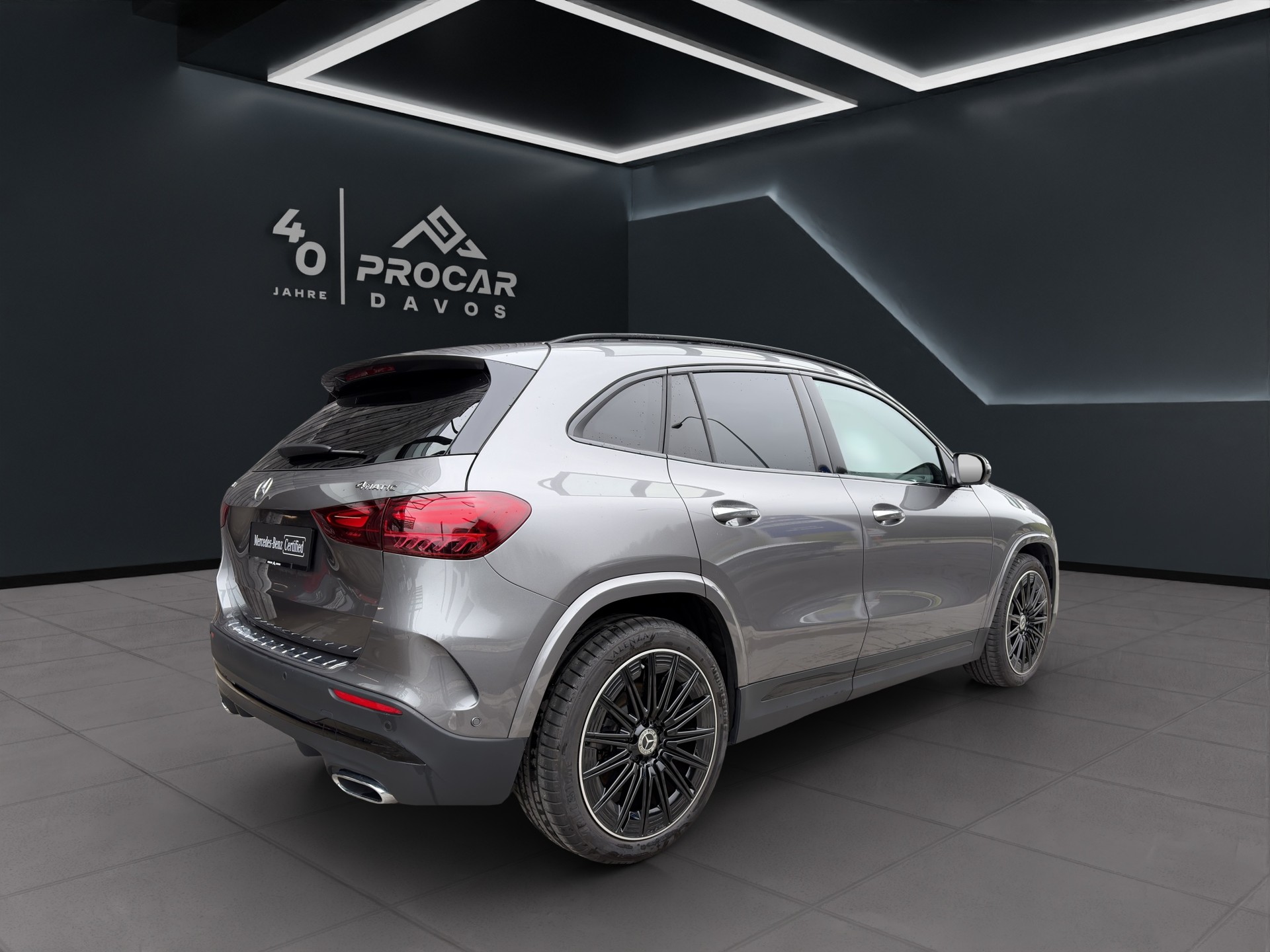 MERCEDES-BENZ GLA-Klasse H247 GLA 220 d Swiss Star AMG Line 4matic-image-3