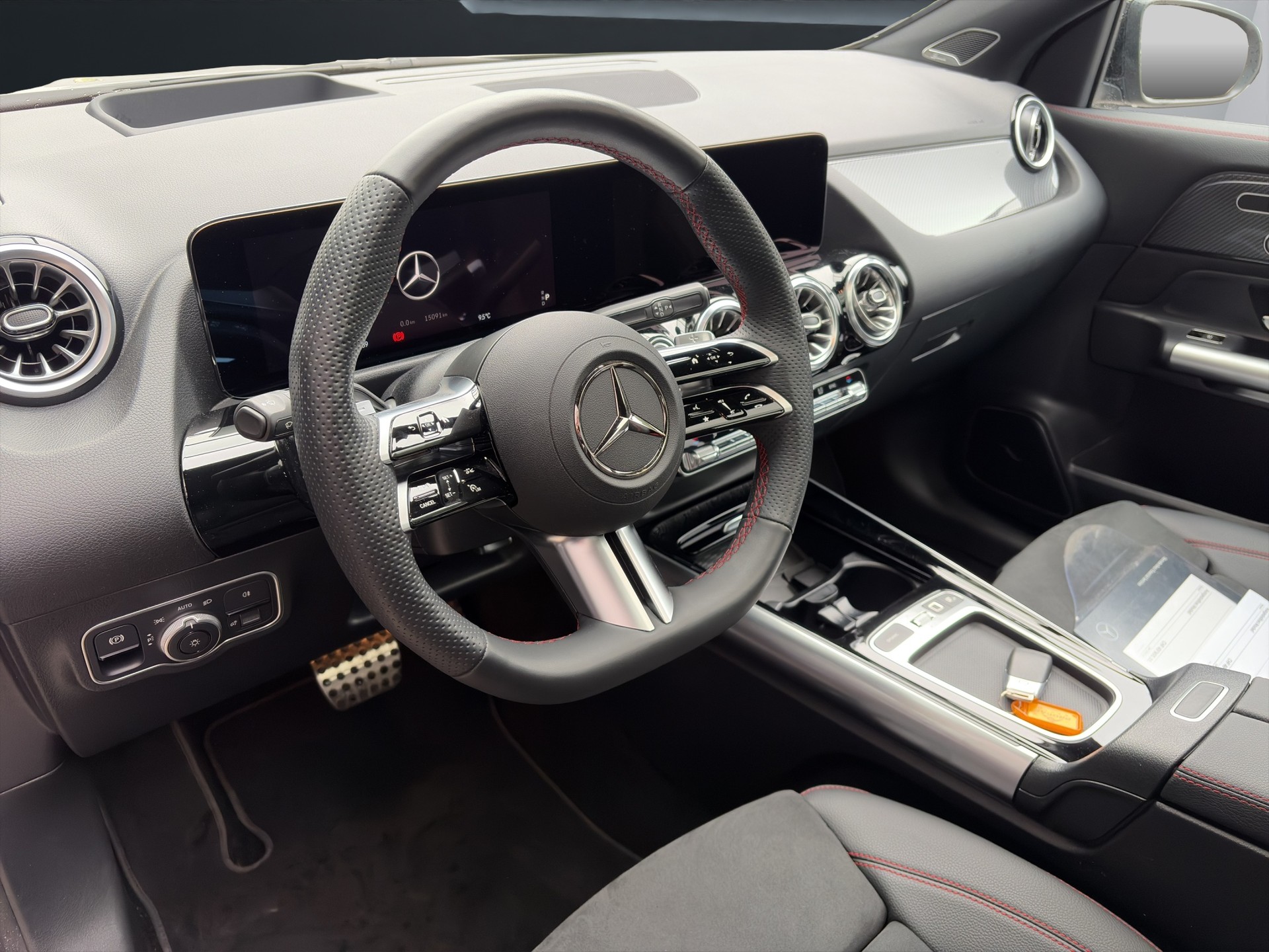 MERCEDES-BENZ GLA-Klasse H247 GLA 220 d Swiss Star AMG Line 4matic-image-9