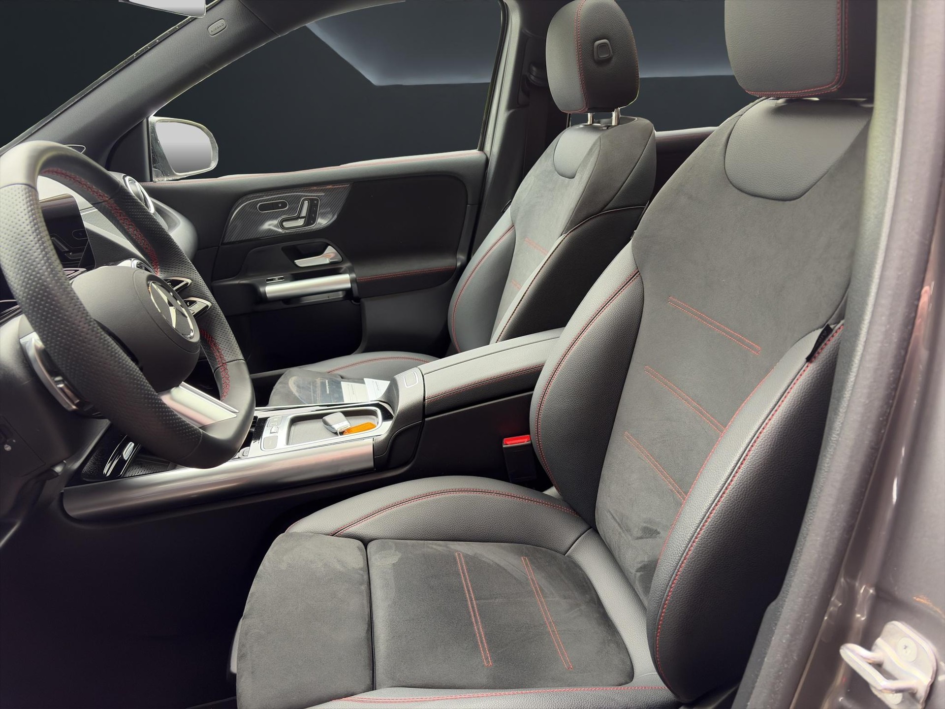 MERCEDES-BENZ GLA-Klasse H247 GLA 220 d Swiss Star AMG Line 4matic-image-6