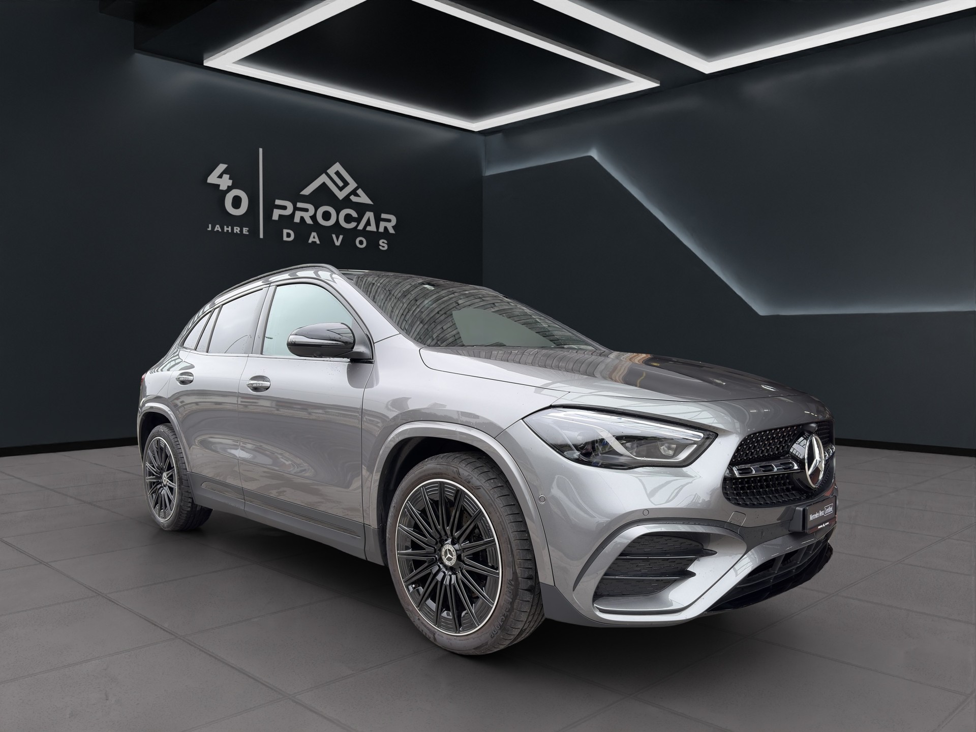 MERCEDES-BENZ GLA-Klasse H247 GLA 220 d Swiss Star AMG Line 4matic-image-0