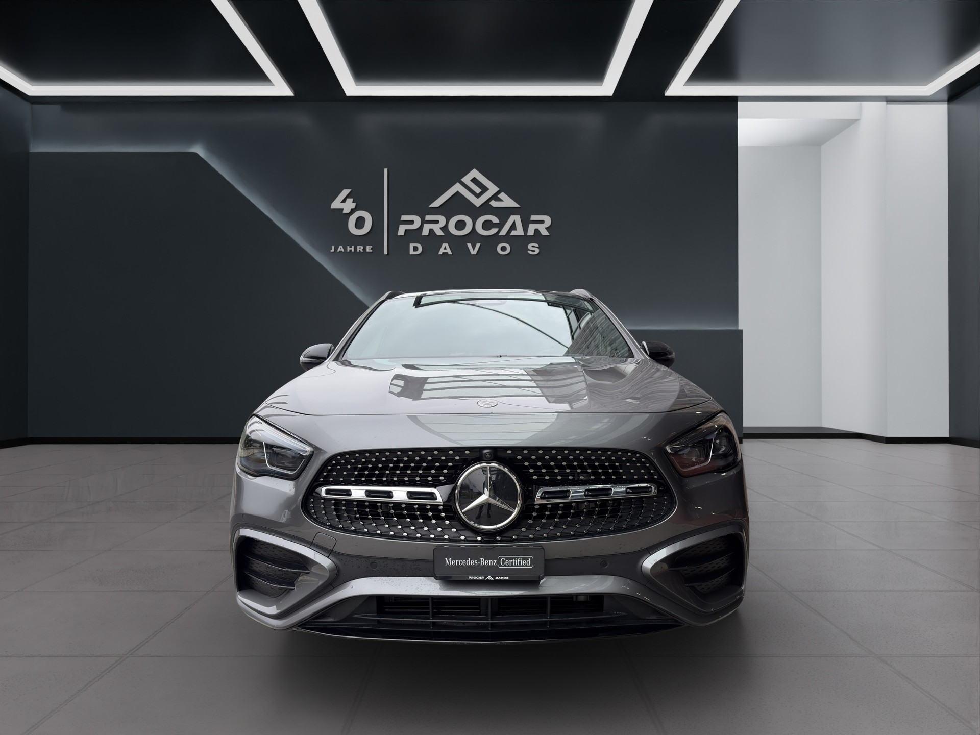 MERCEDES-BENZ GLA-Klasse H247 GLA 220 d Swiss Star AMG Line 4matic-image-2
