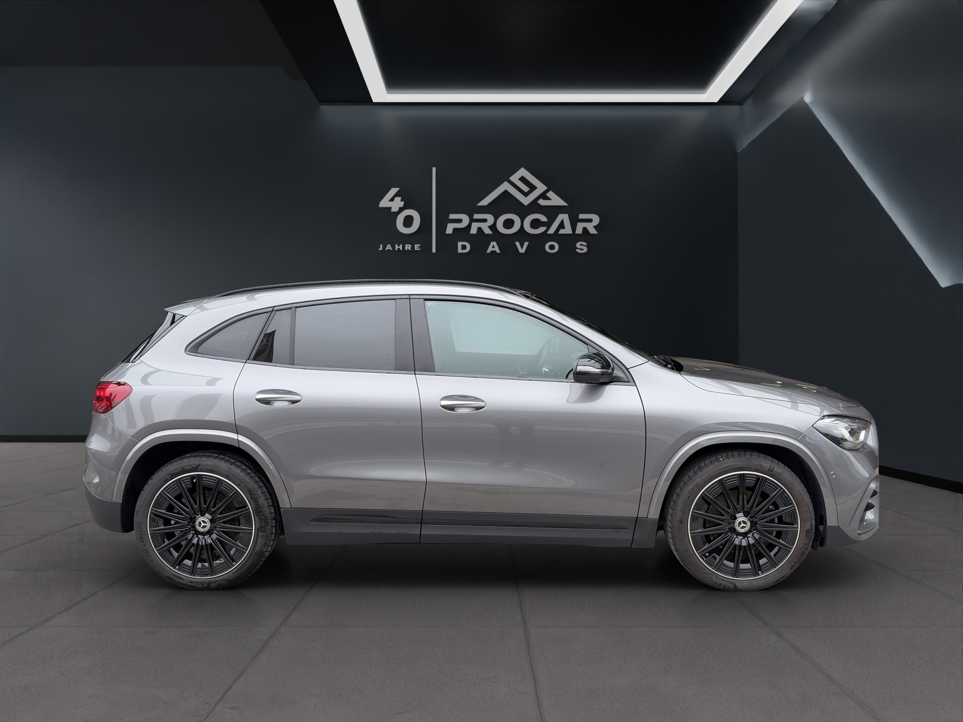 MERCEDES-BENZ GLA-Klasse H247 GLA 220 d Swiss Star AMG Line 4matic-image-1
